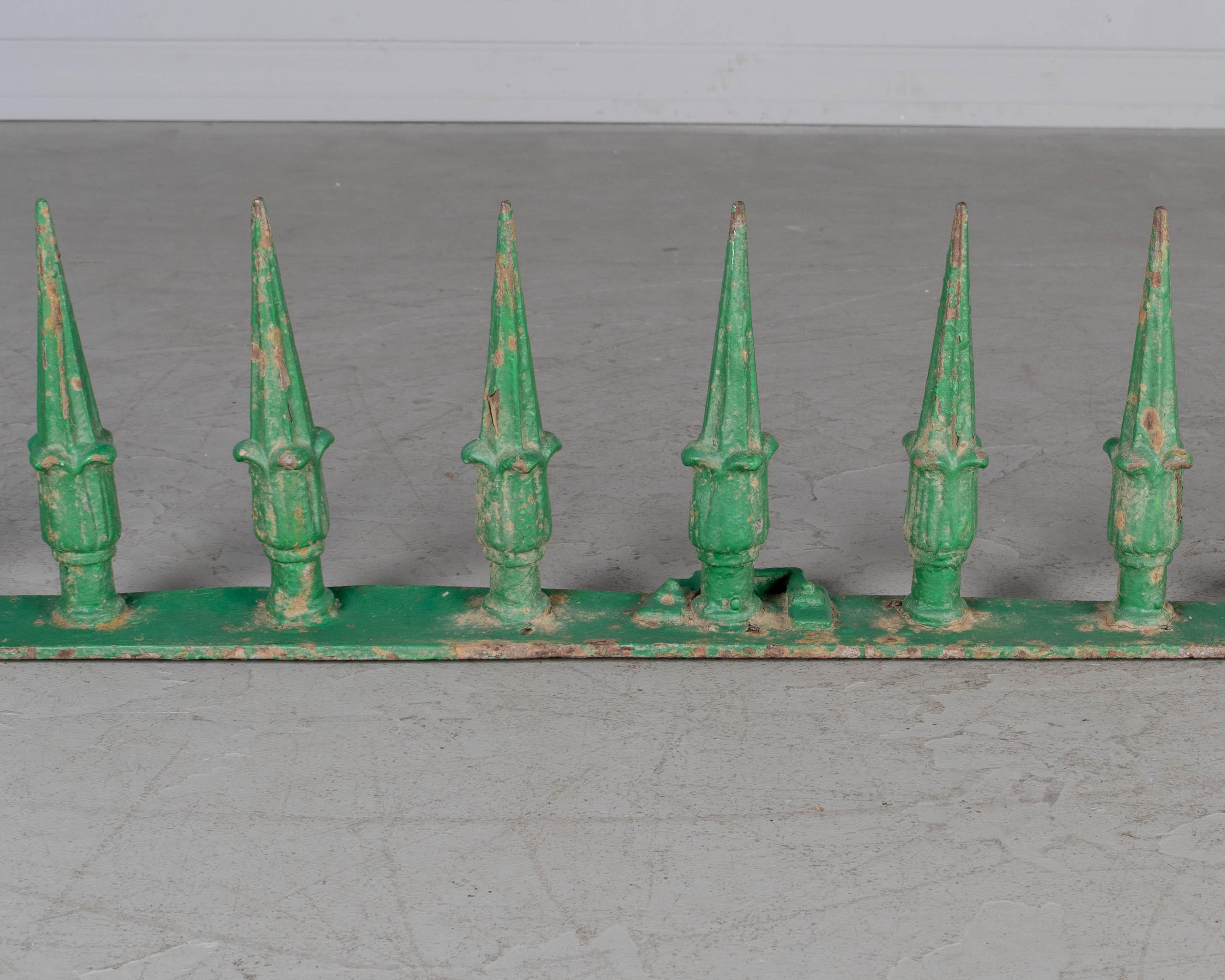 19th Century French Cast Iron Architectural Wall Spike Rail For Sale 4