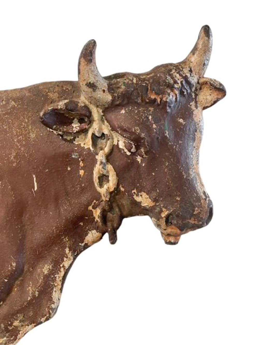 Français Panneau d'atelier de boucherie français du 19e siècle en fonte en forme de vache en vente