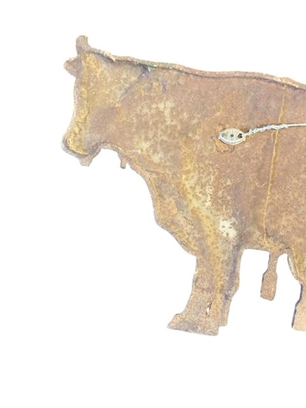 Moulage Panneau d'atelier de boucherie français du 19e siècle en fonte en forme de vache en vente
