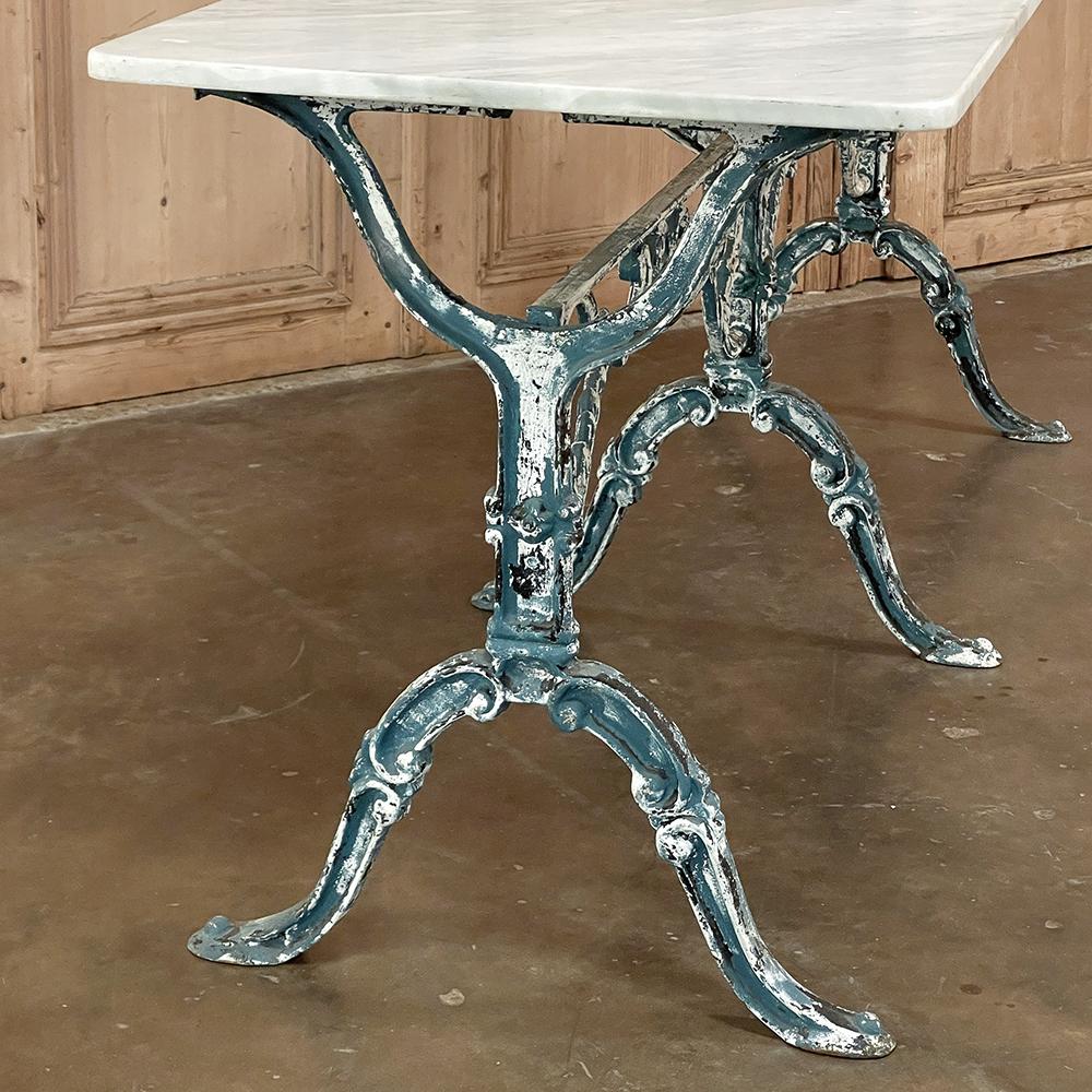 Französischer Cafe-Tisch aus Gusseisen des 19. Jahrhunderts, Sofatisch mit Carrara-Marmor im Angebot 3