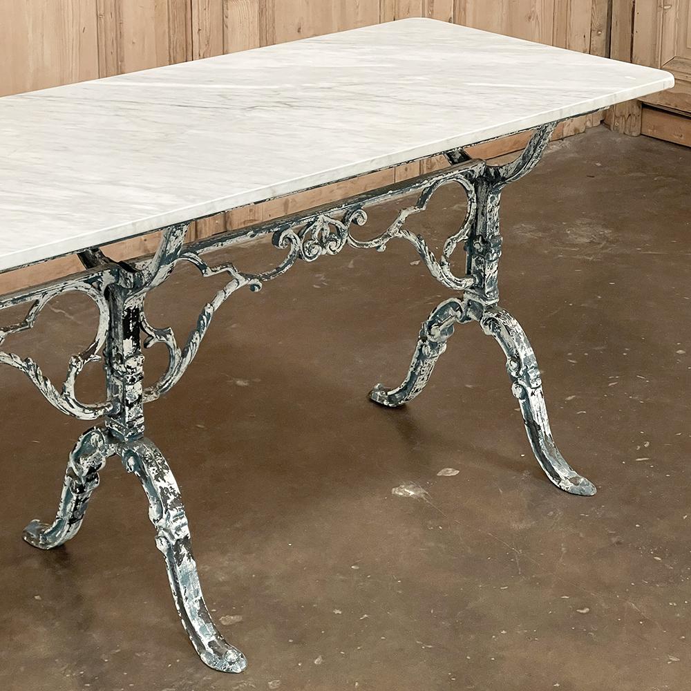 Französischer Cafe-Tisch aus Gusseisen des 19. Jahrhunderts, Sofatisch mit Carrara-Marmor im Angebot 10