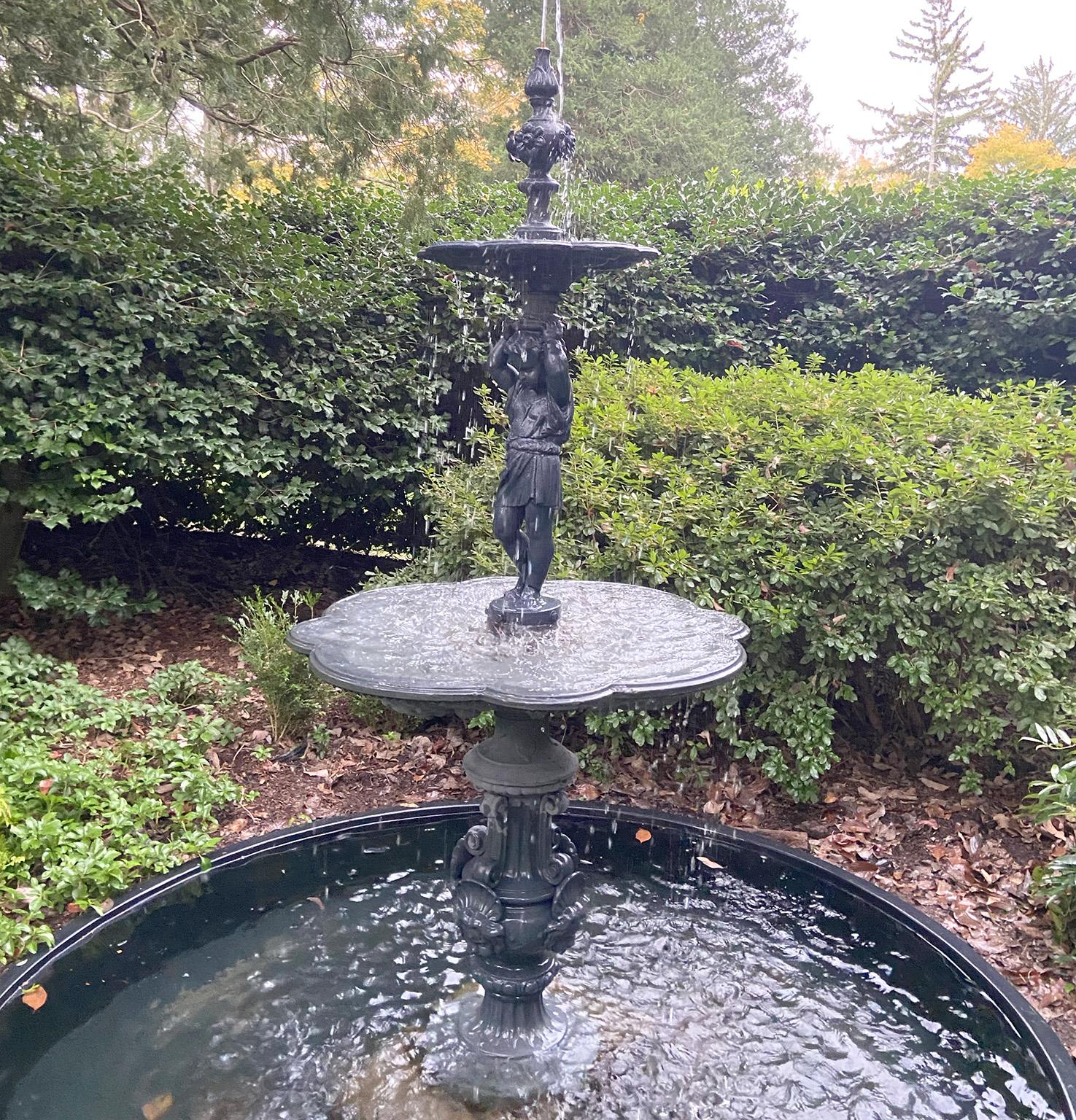 Neoclassico Fontana in ghisa francese del XIX secolo in vendita