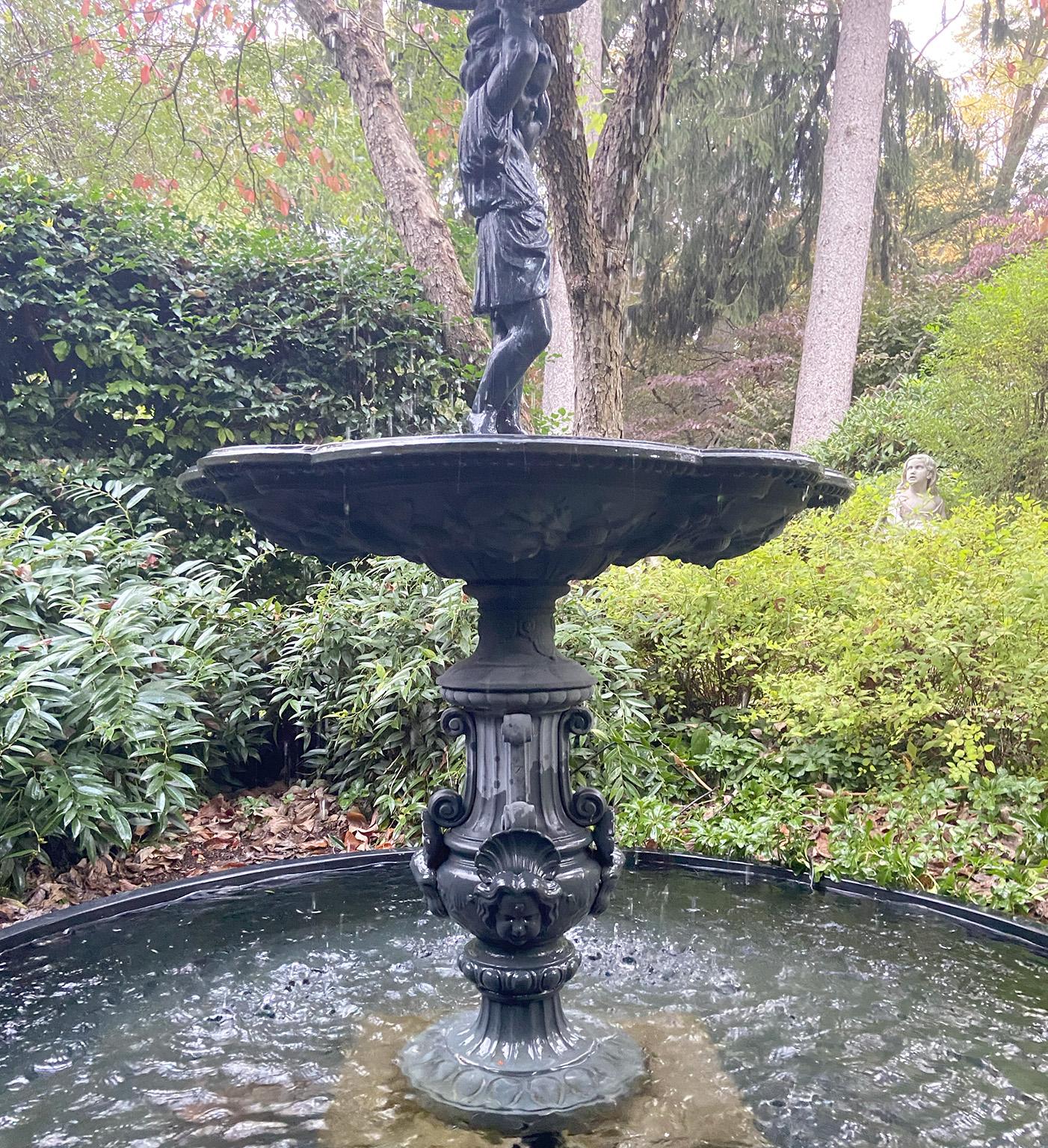Ferro Fontana in ghisa francese del XIX secolo in vendita