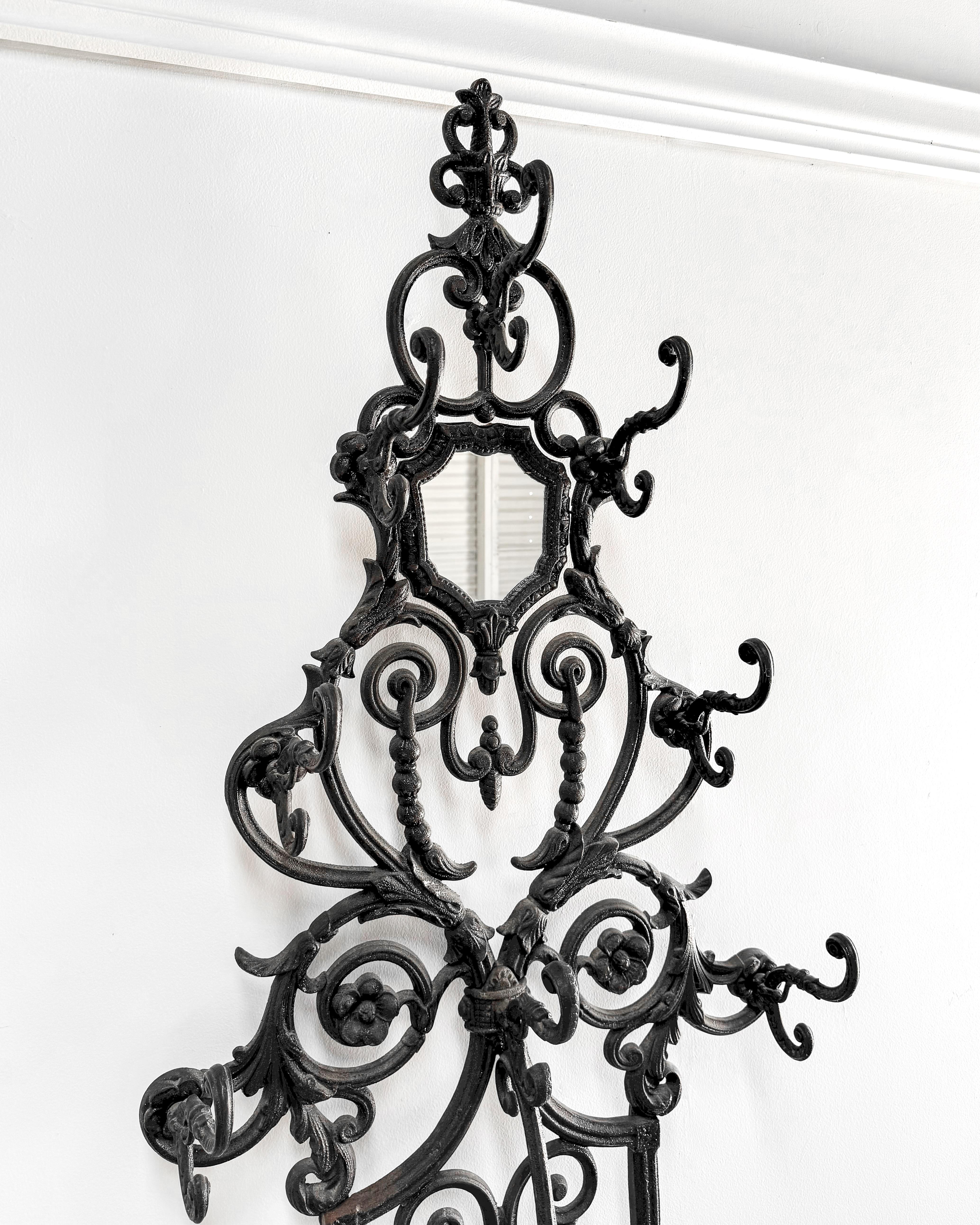 Rococò Albero in ghisa francese del XIX secolo A. Hall in vendita