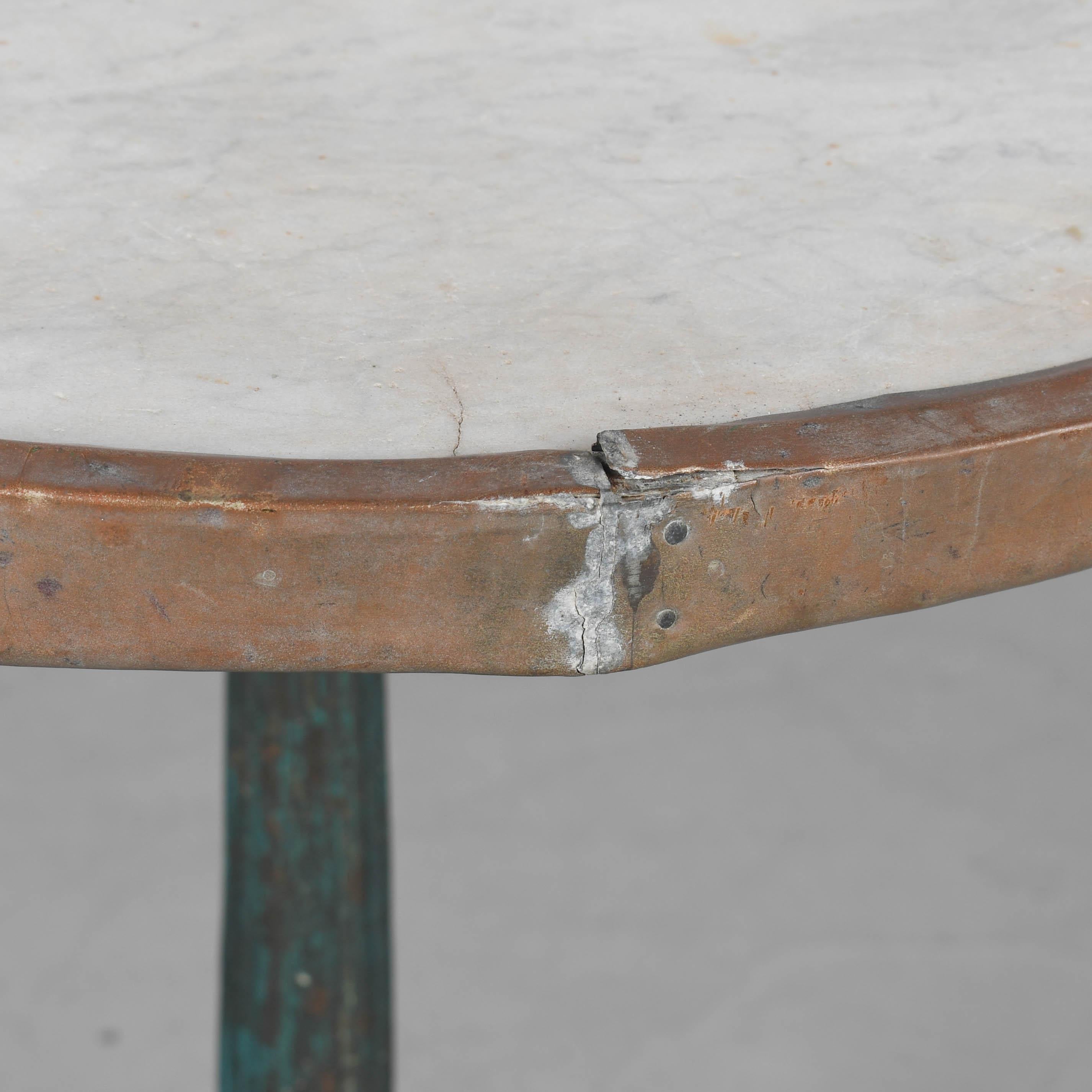 Tavolo da bistrot in ghisa francese del XIX secolo con piano in marmo in vendita 2