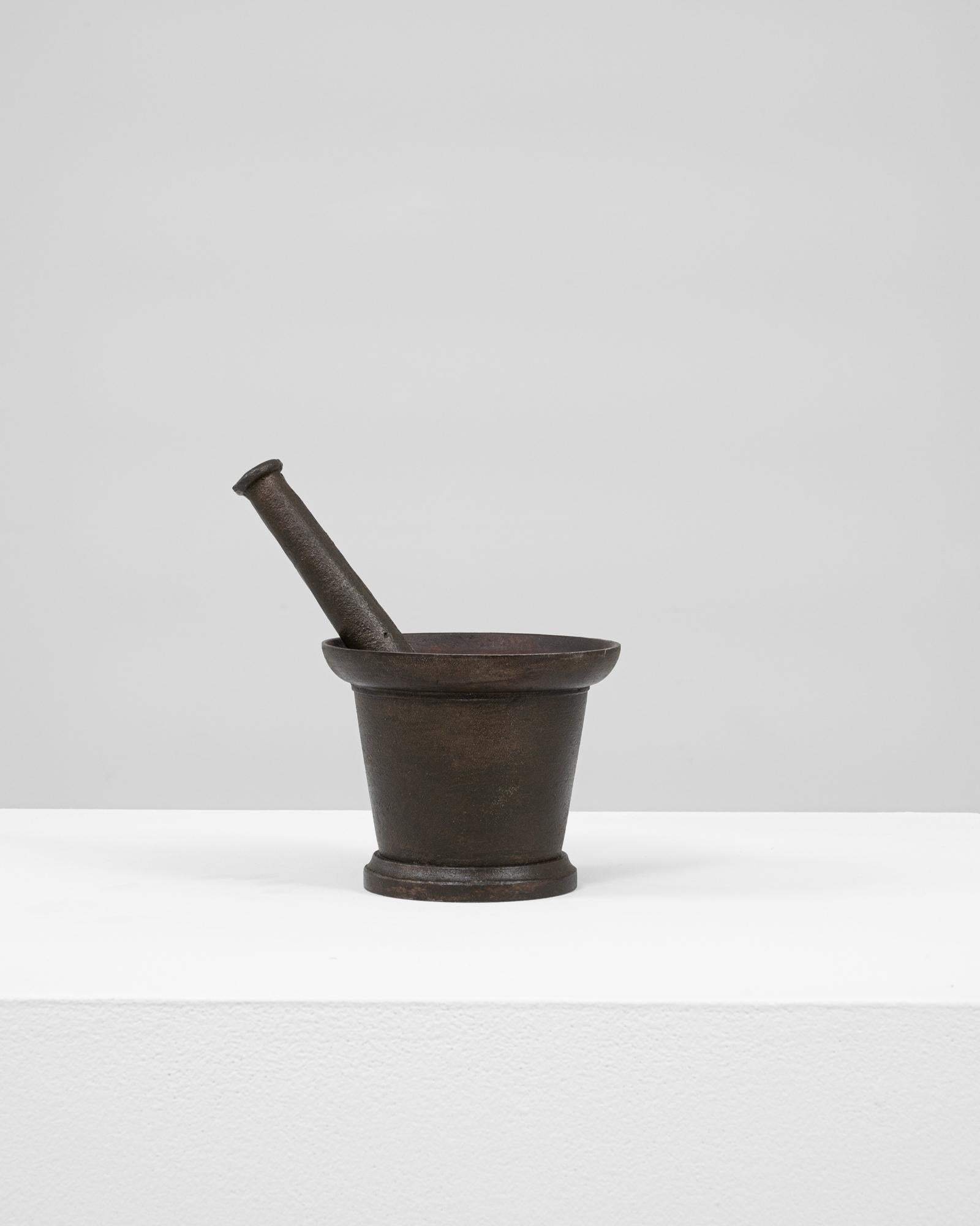 19th Century French Cast Iron Mortar With Pestle For Sale 1