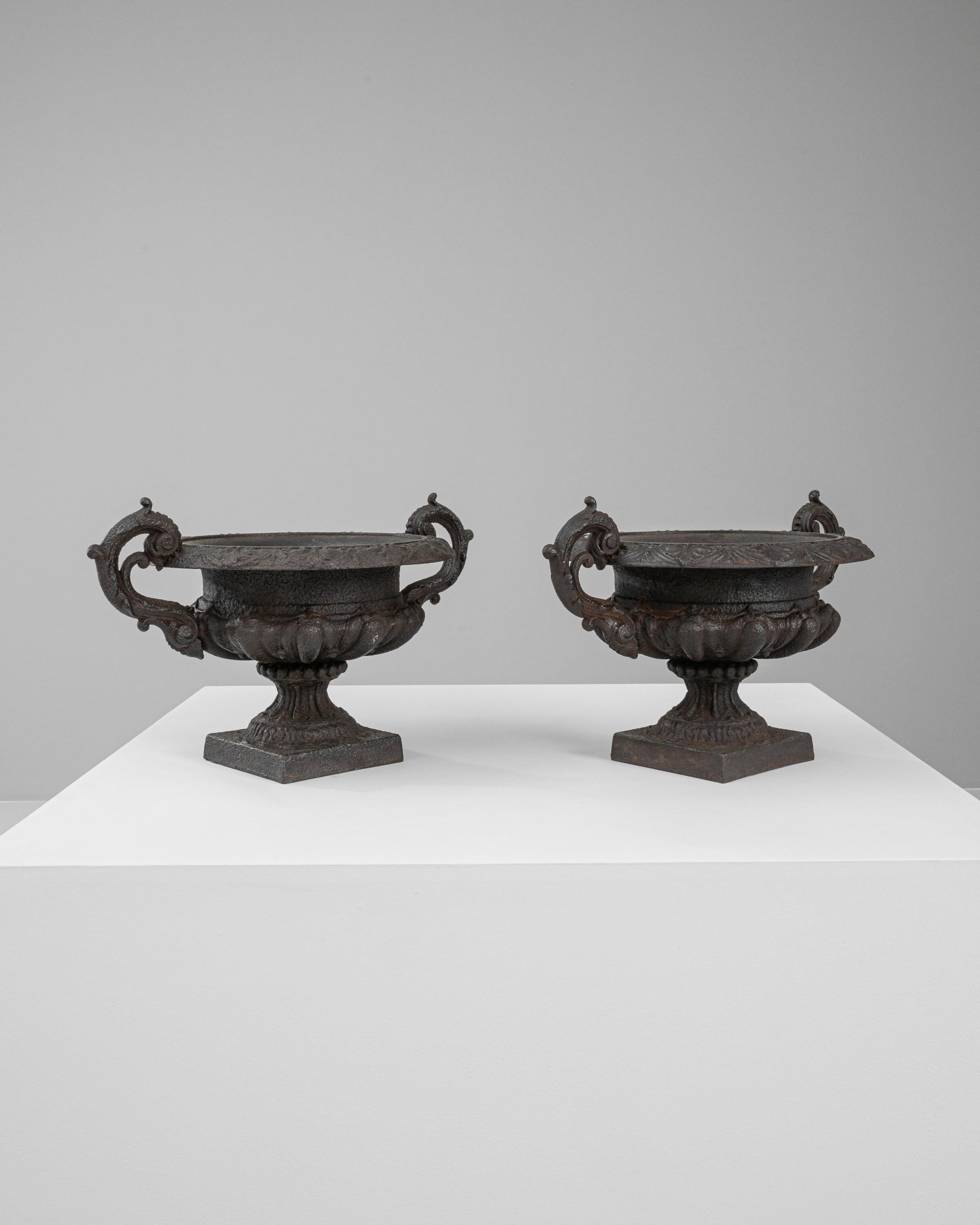 19th Century French Cast Iron Planters, a Pair In Good Condition For Sale In High Point, NC
