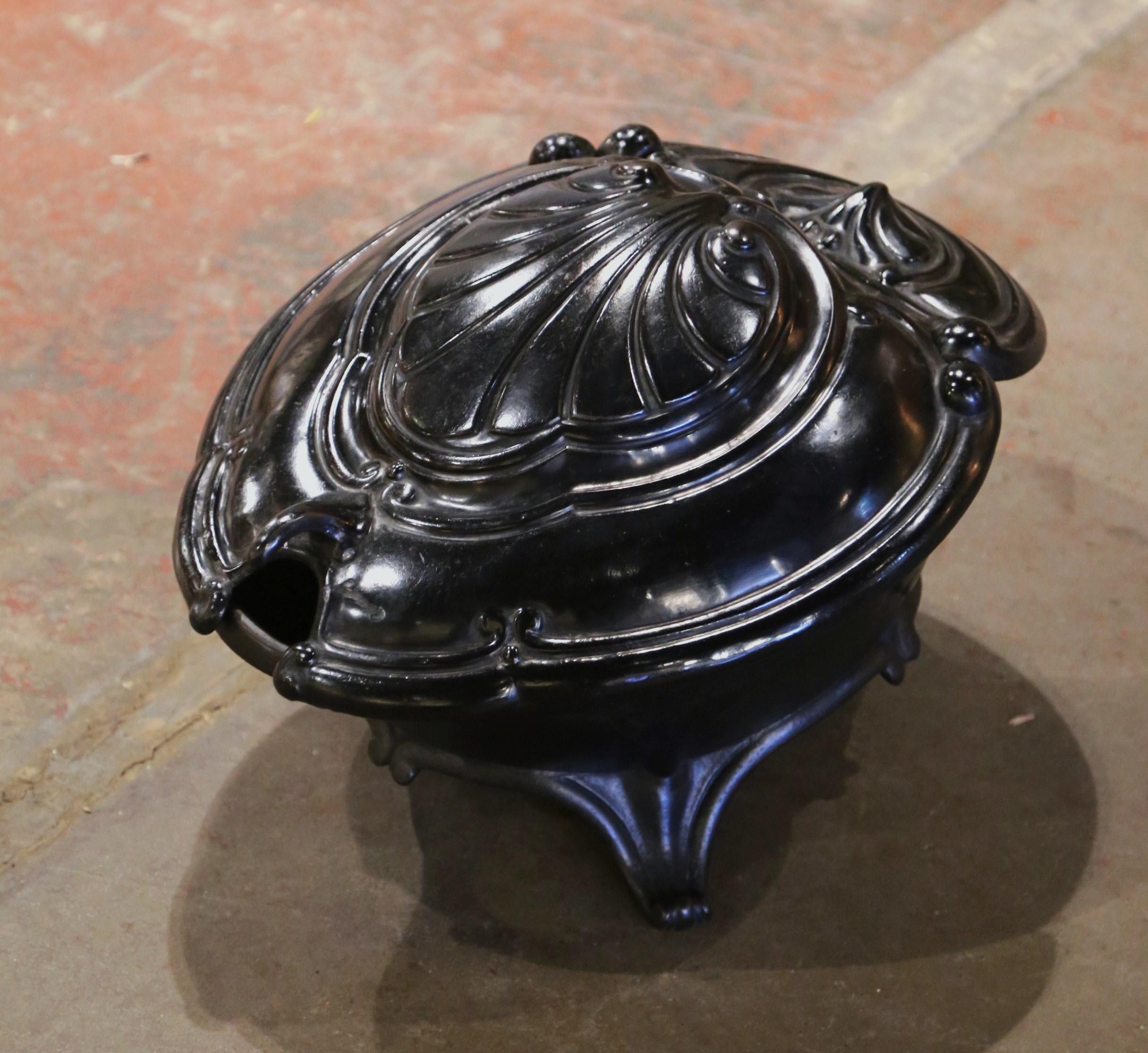 Napoleon III 19th Century French Cast Iron Shell-Form Coal Bucket For Sale