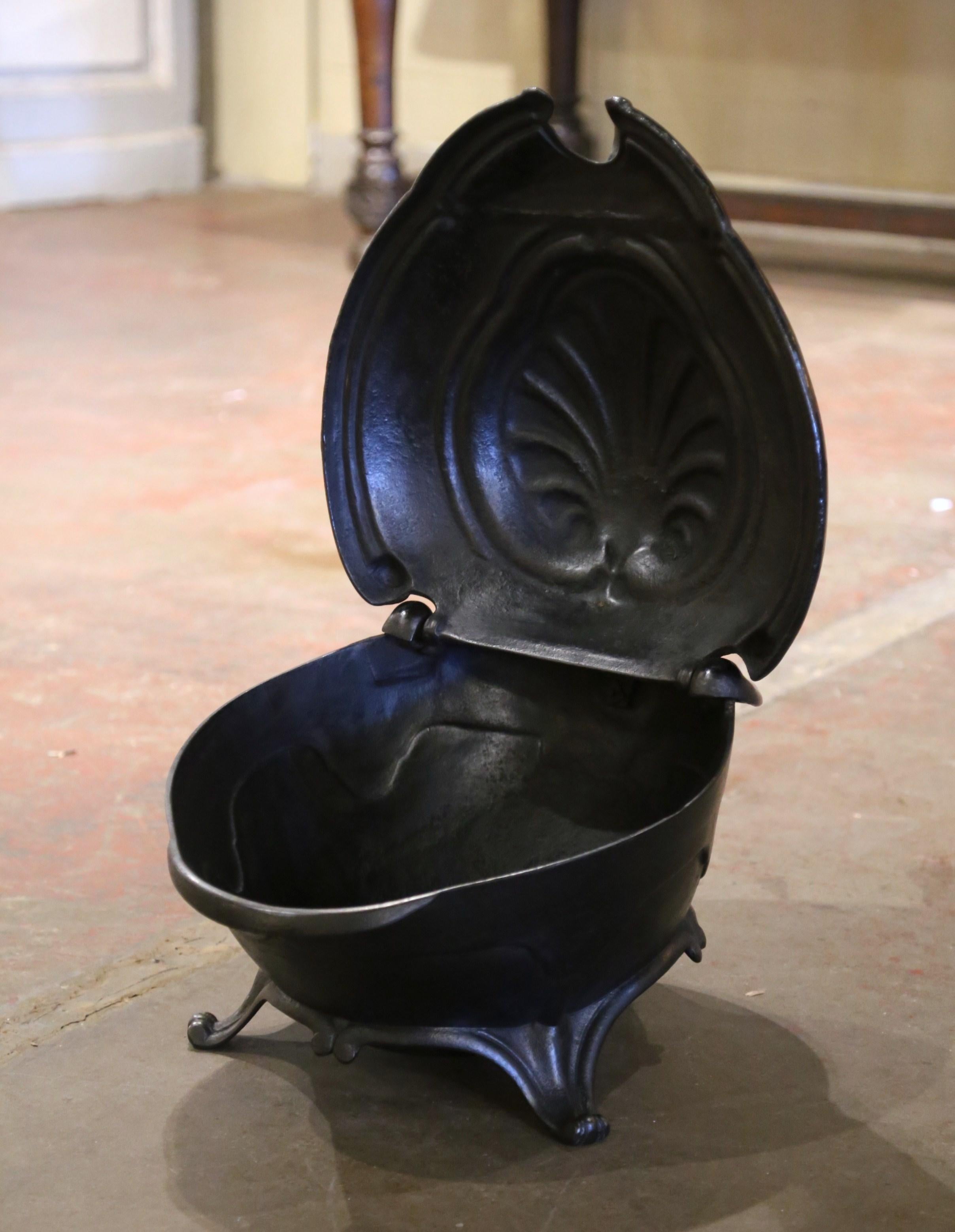 Hand-Crafted 19th Century French Cast Iron Shell-Form Coal Bucket For Sale