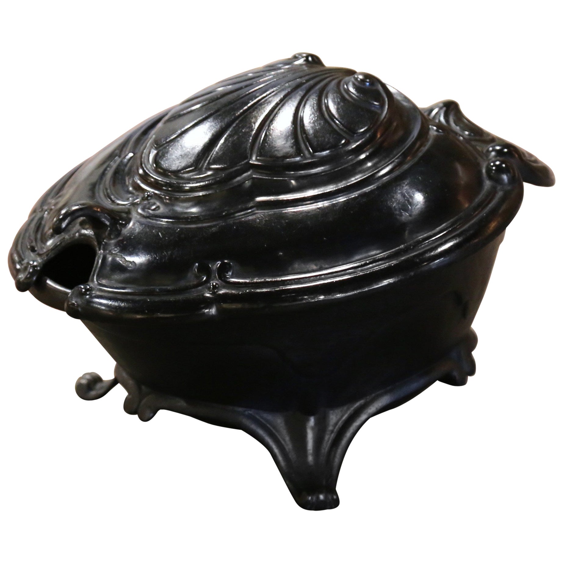 Seau à charbon français du 19ème siècle en fonte en forme de coquillage