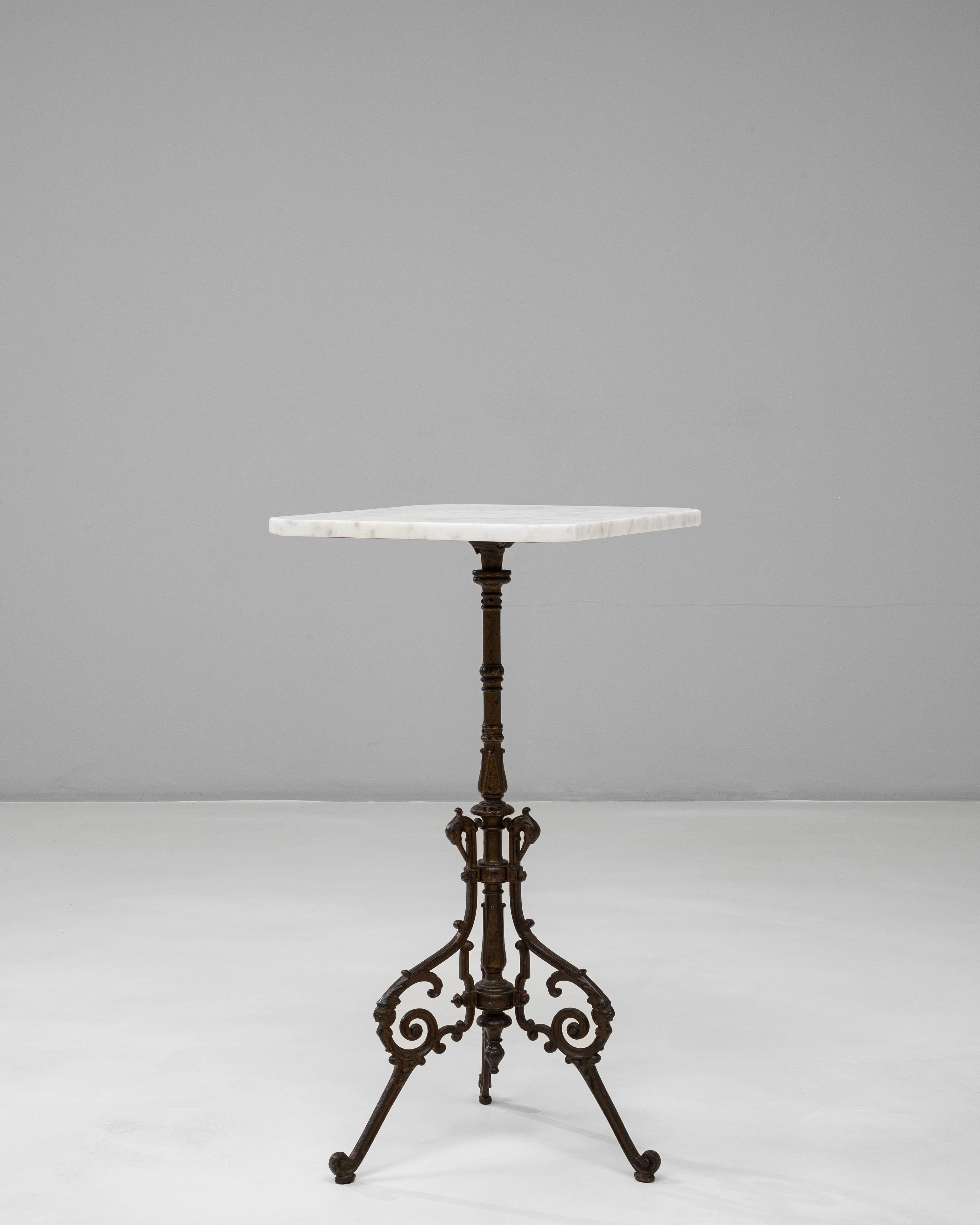 Fer Table en fonte française du 19e siècle avec plateau en marbre en vente