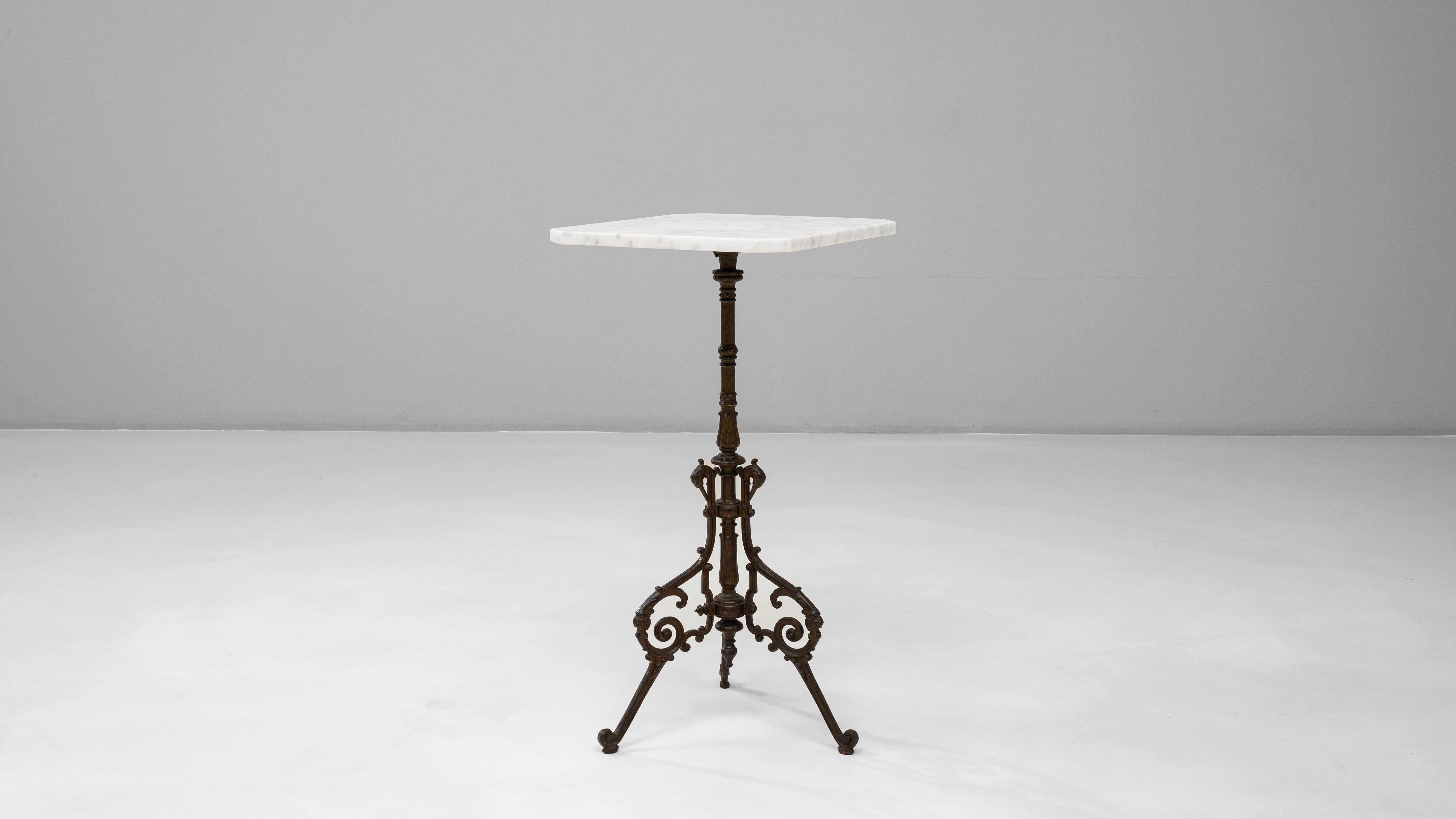 Table en fonte française du 19e siècle avec plateau en marbre en vente 1