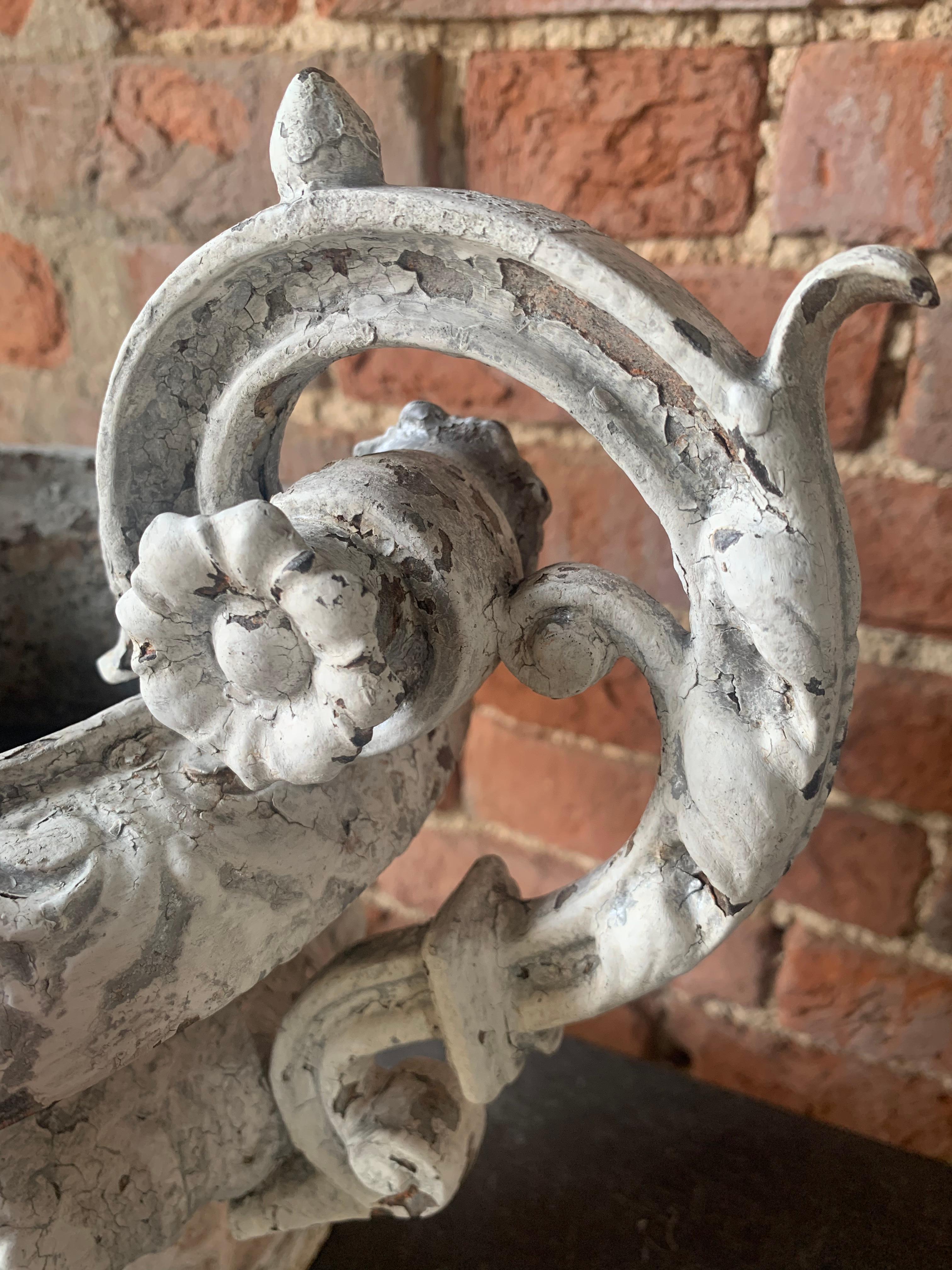19th Century French Cast Iron Urn In Distressed Condition For Sale In Ongar, GB
