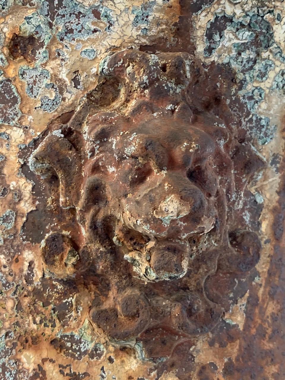 Urna francesa de hierro fundido del siglo XIX Hierro en venta