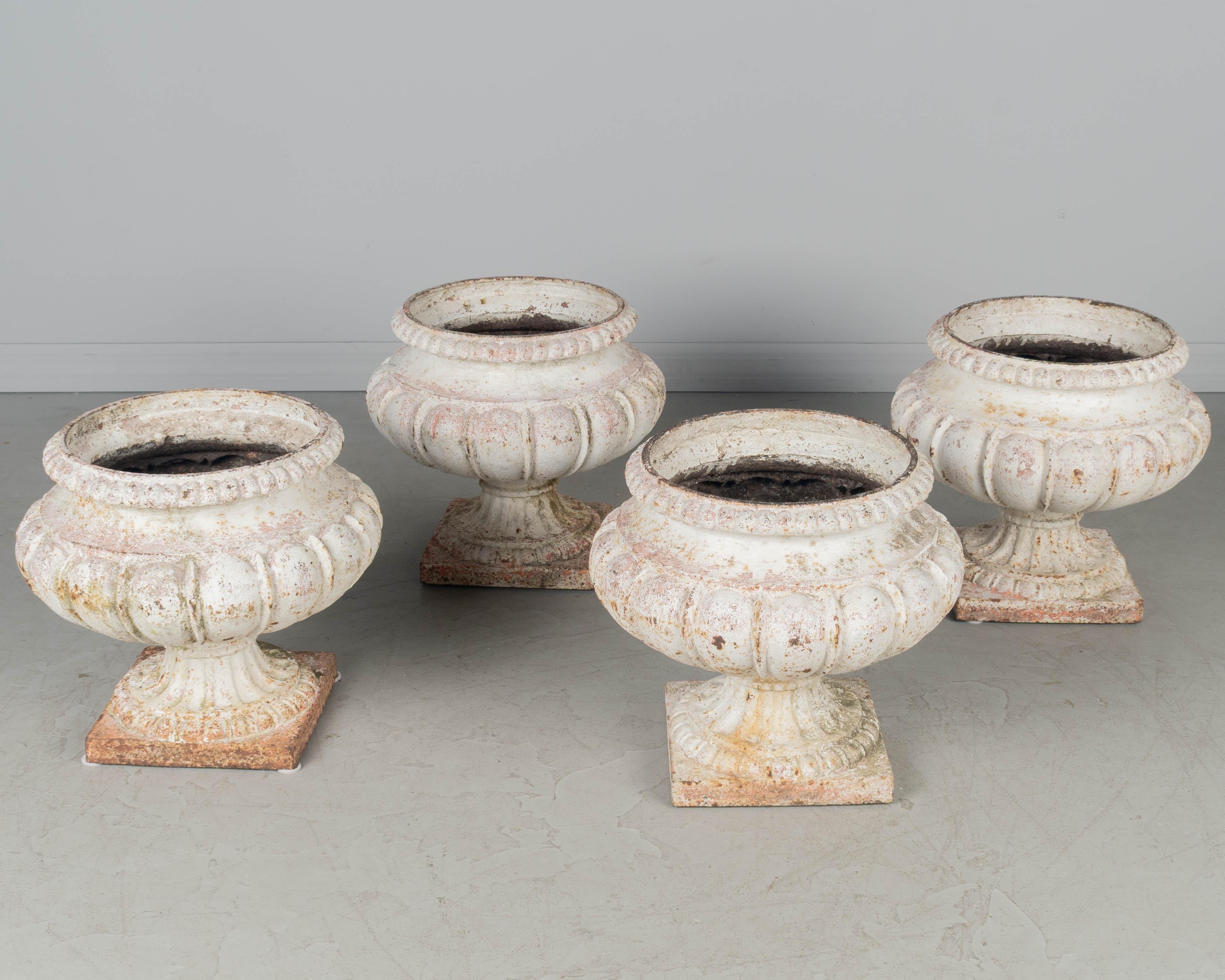 Calco Urne in ghisa francesi del XIX secolo, set di 4 pezzi in vendita