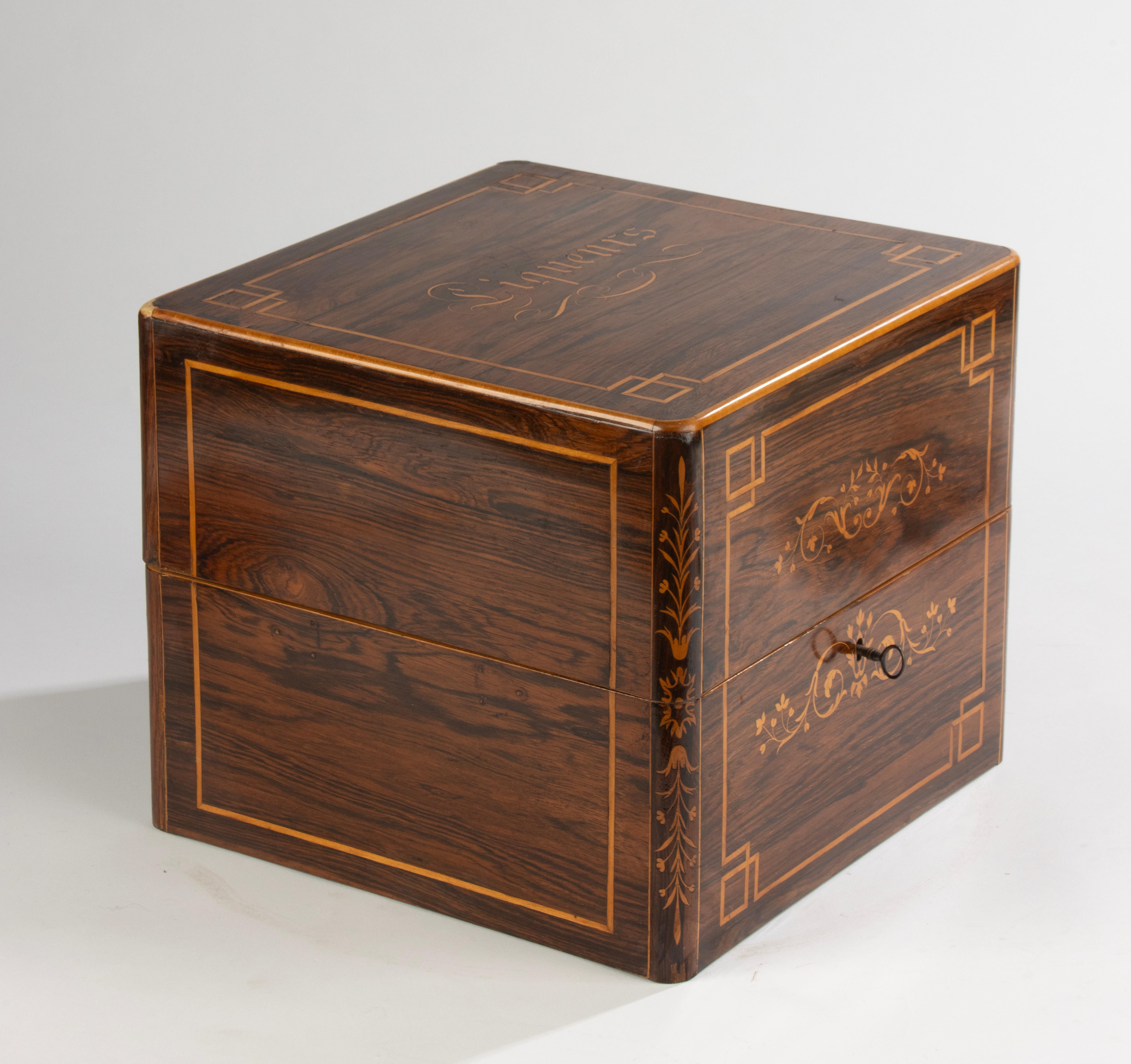 Cave à Liqueur française du 19ème siècle - Wood Wood Marqueté - Carafes et Verres en Cristal en vente 10