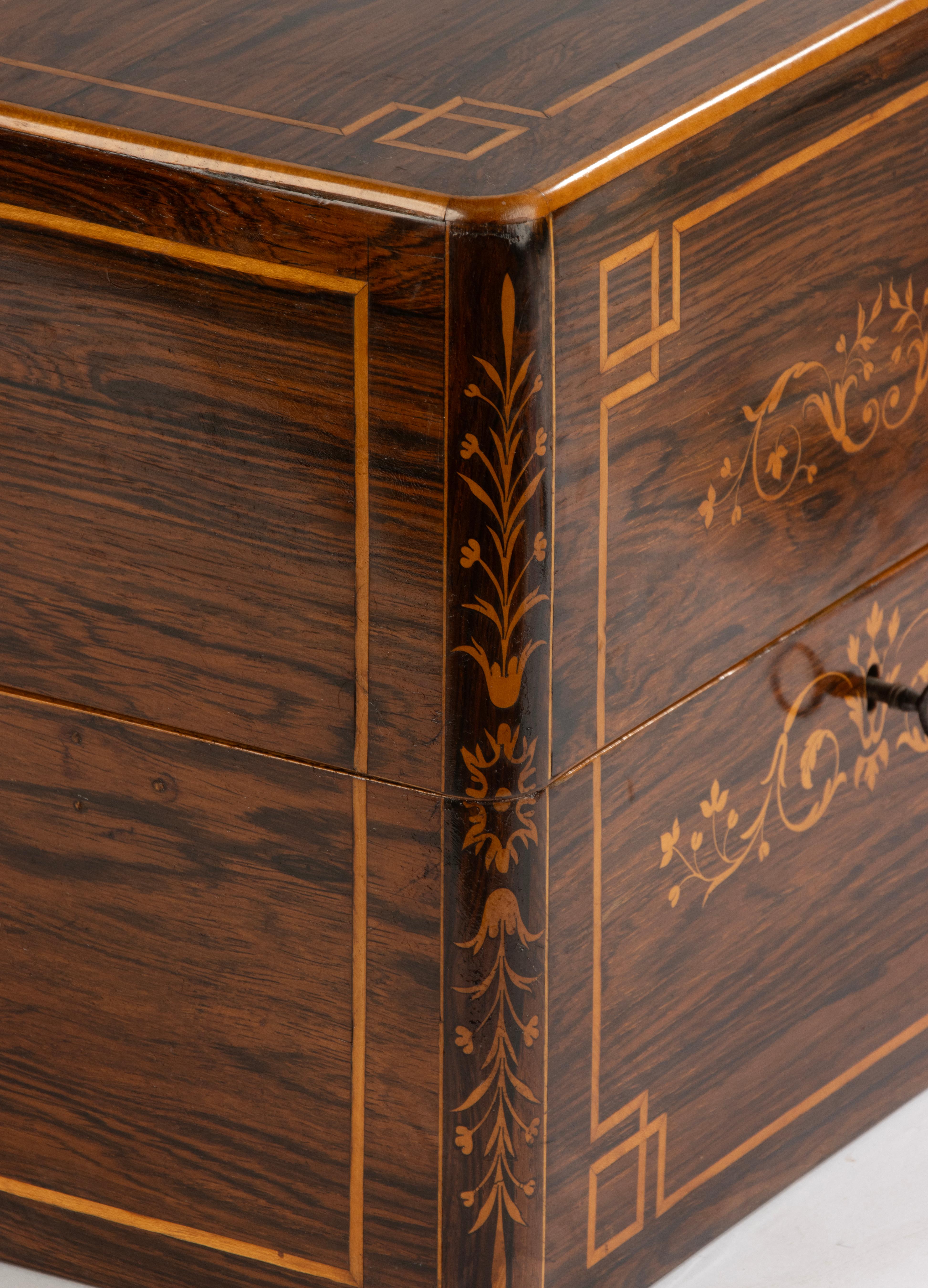 Cave à Liqueur française du 19ème siècle - Wood Wood Marqueté - Carafes et Verres en Cristal en vente 11