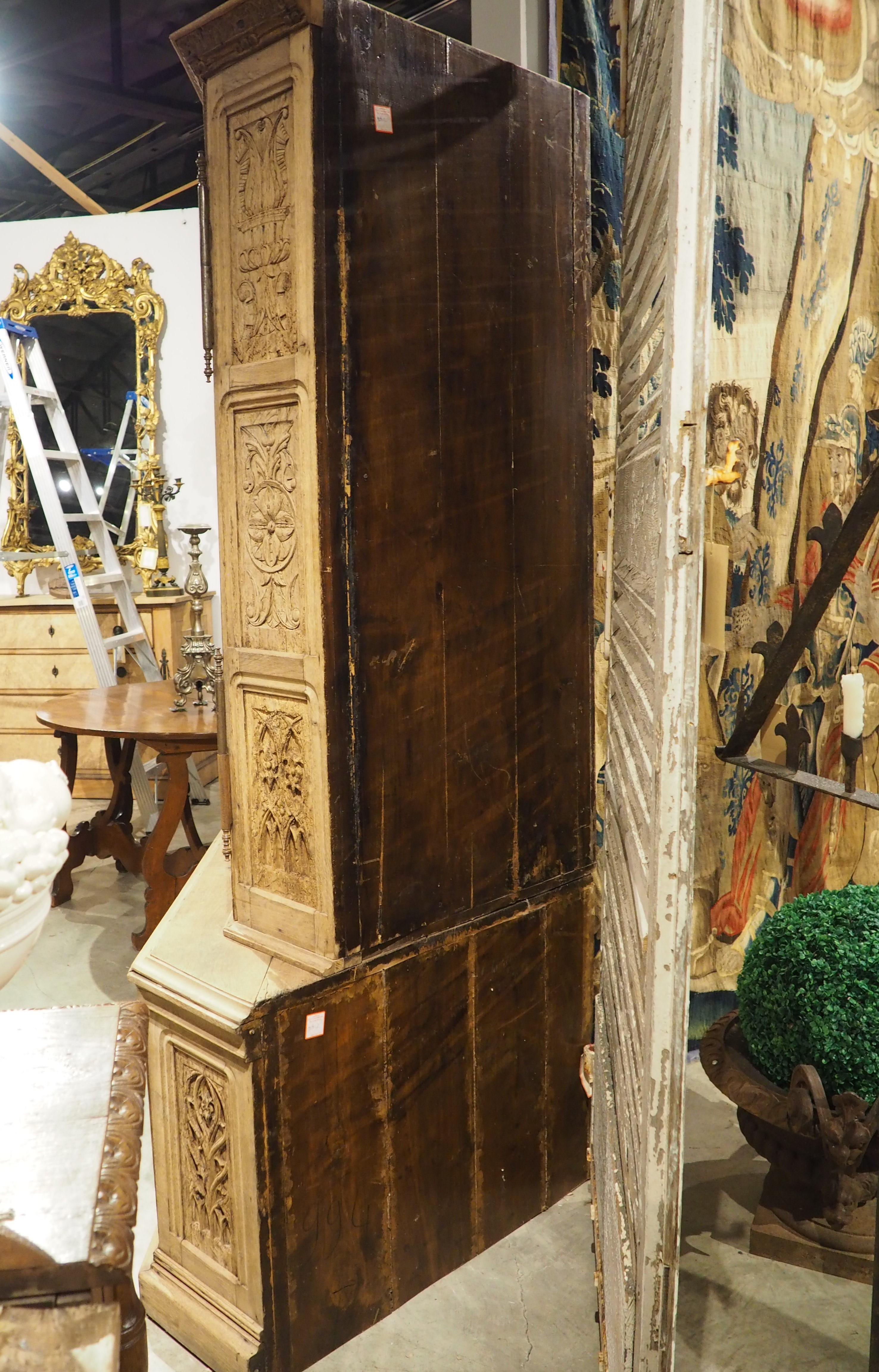 Armadio angolare francese del XIX secolo in Oak Oak con pannelli gotici d'epoca in vendita 3