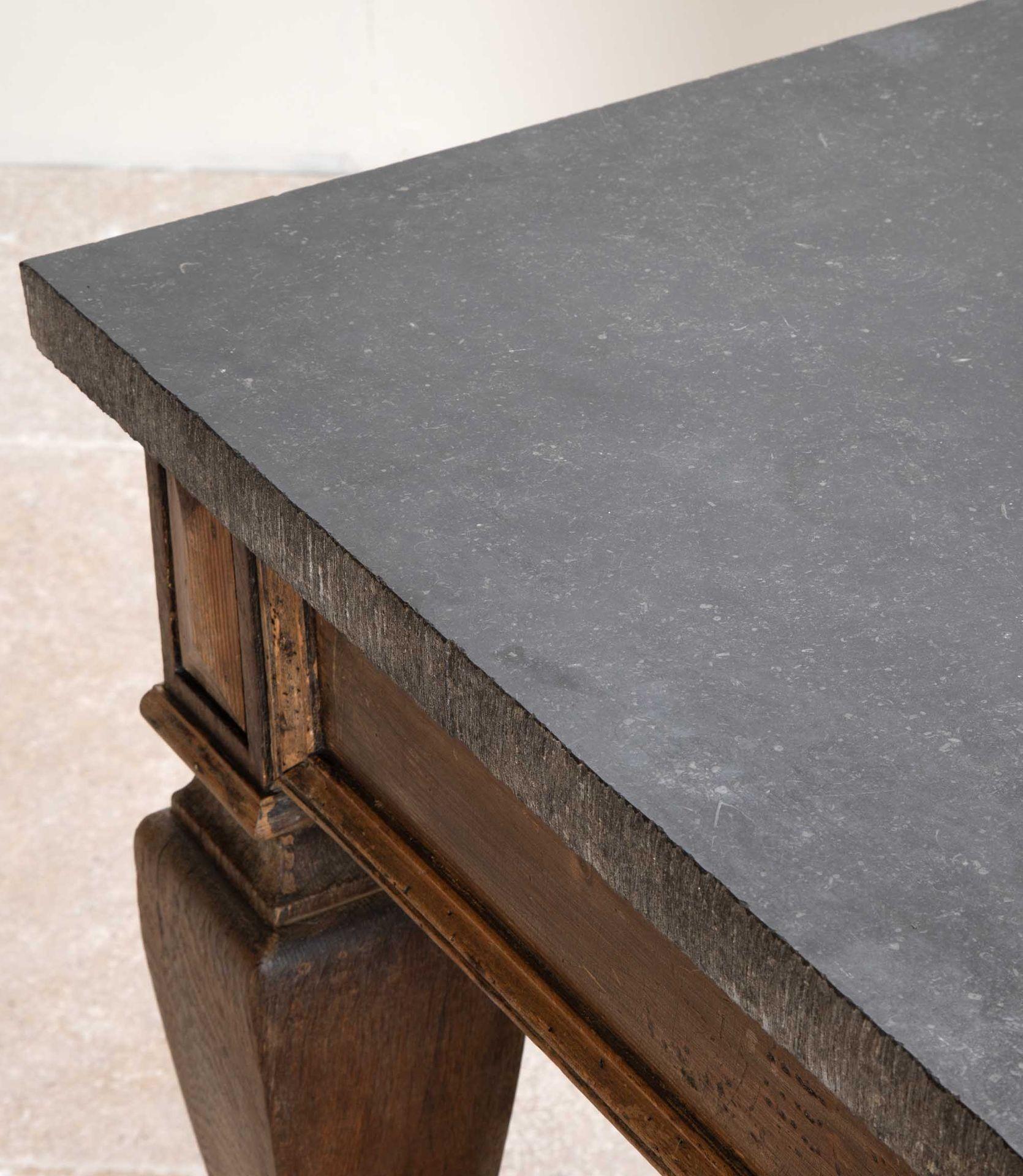 Mesa de centro francesa del siglo XIX sobre una base elevada de roble en venta 4