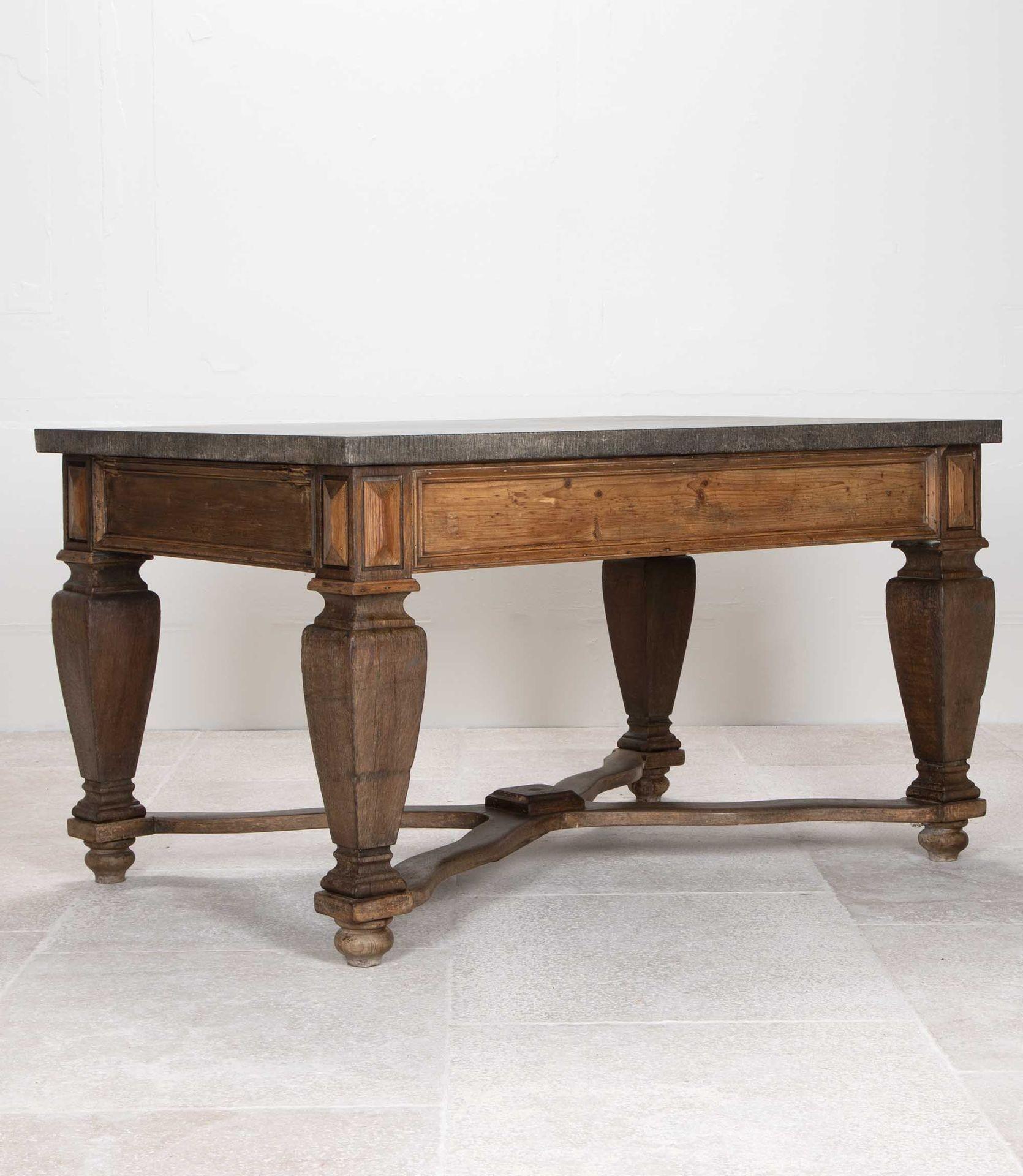 Mesa de centro francesa del siglo XIX sobre una base elevada de roble Francés en venta