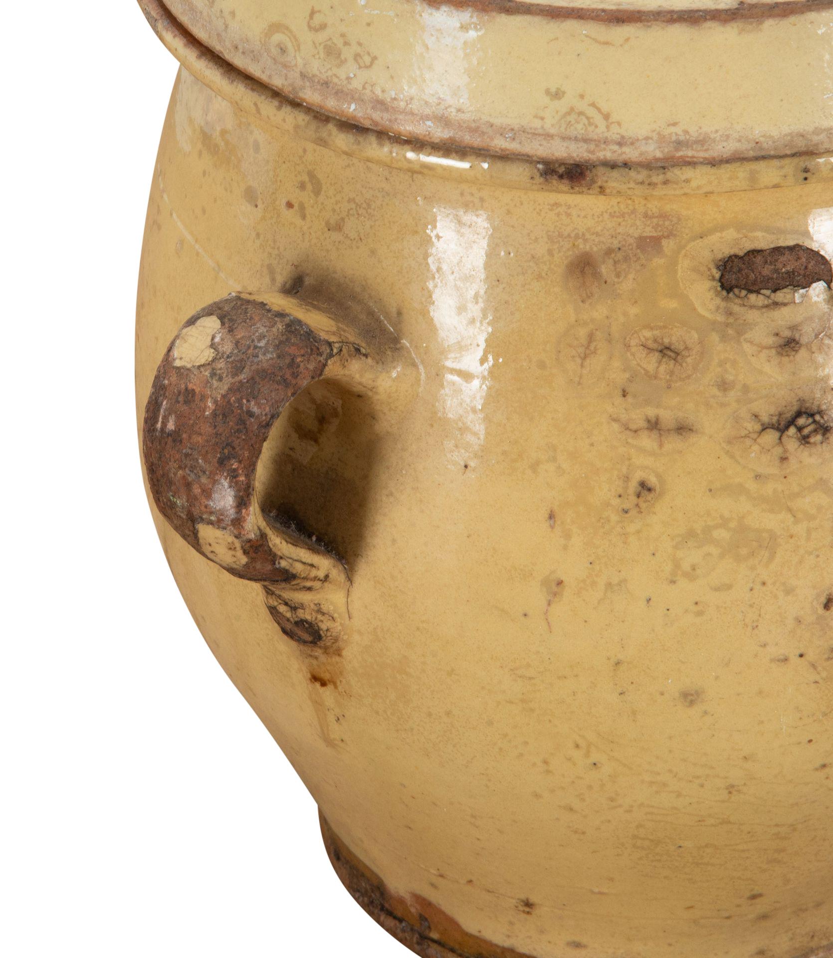 Français Pot en céramique français du 19ème siècle provenant de la région de la Savoie en vente