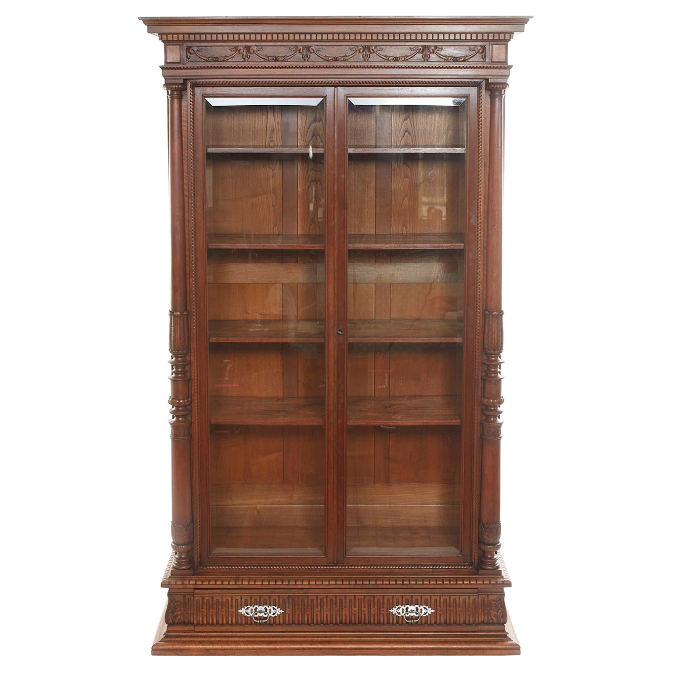 Cabinet en noyer sculpté Chaleyssin Freres du 19ème siècle
