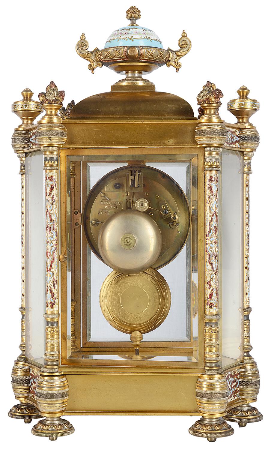 Garniture d'horloge française du 19ème siècle en émail champlevé en vente 3