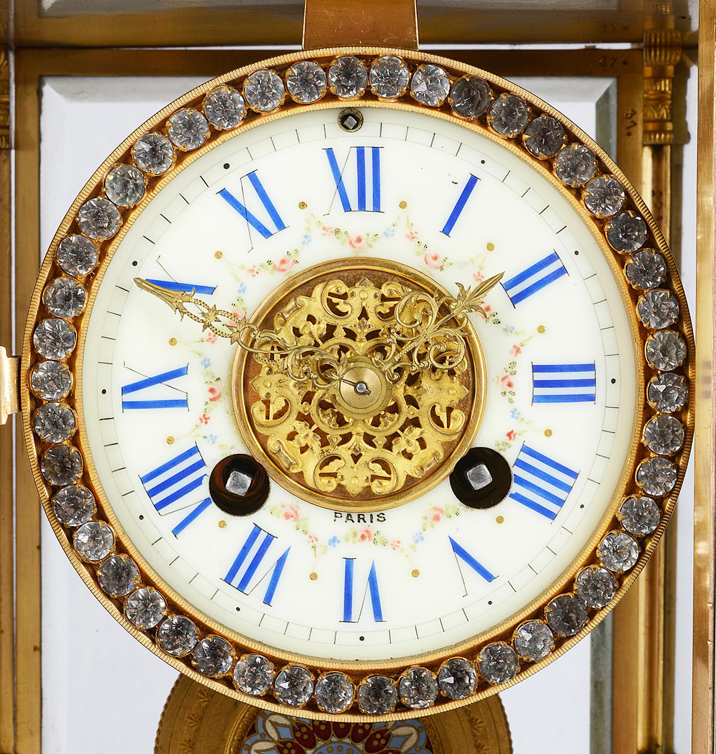 Louis XVI Garniture d'horloge française du 19ème siècle en émail champlevé en vente