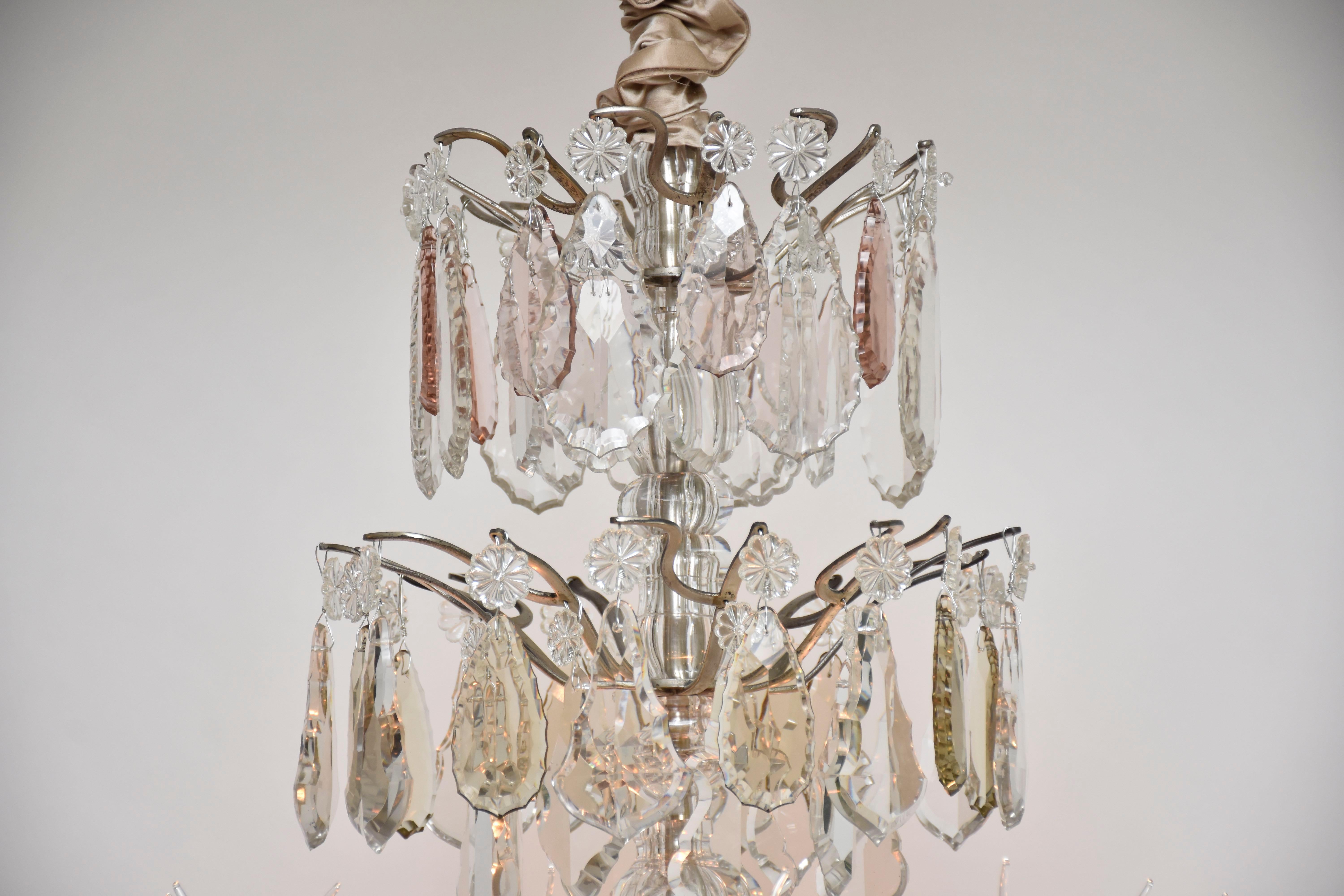 Französischer Kronleuchter aus dem 19. Jahrhundert mit Baccarat-Kristallen im Stil von Ludwig XV. im Angebot 2