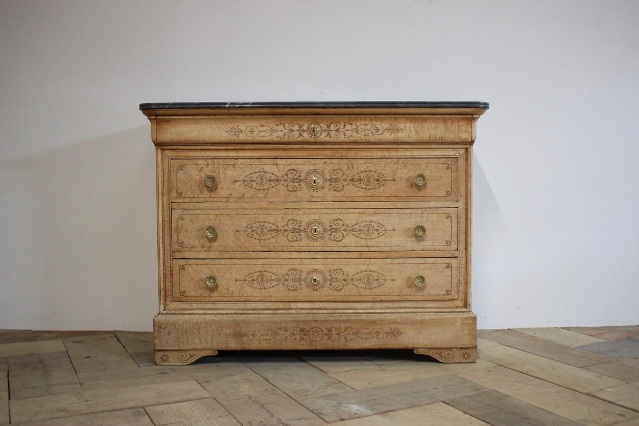 19th Century French Charles X Commode in Bird's-Eye Maple In Good Condition In Gloucestershire, GB
