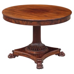 Table de centre en acajou Charles X du 19e siècle (France)