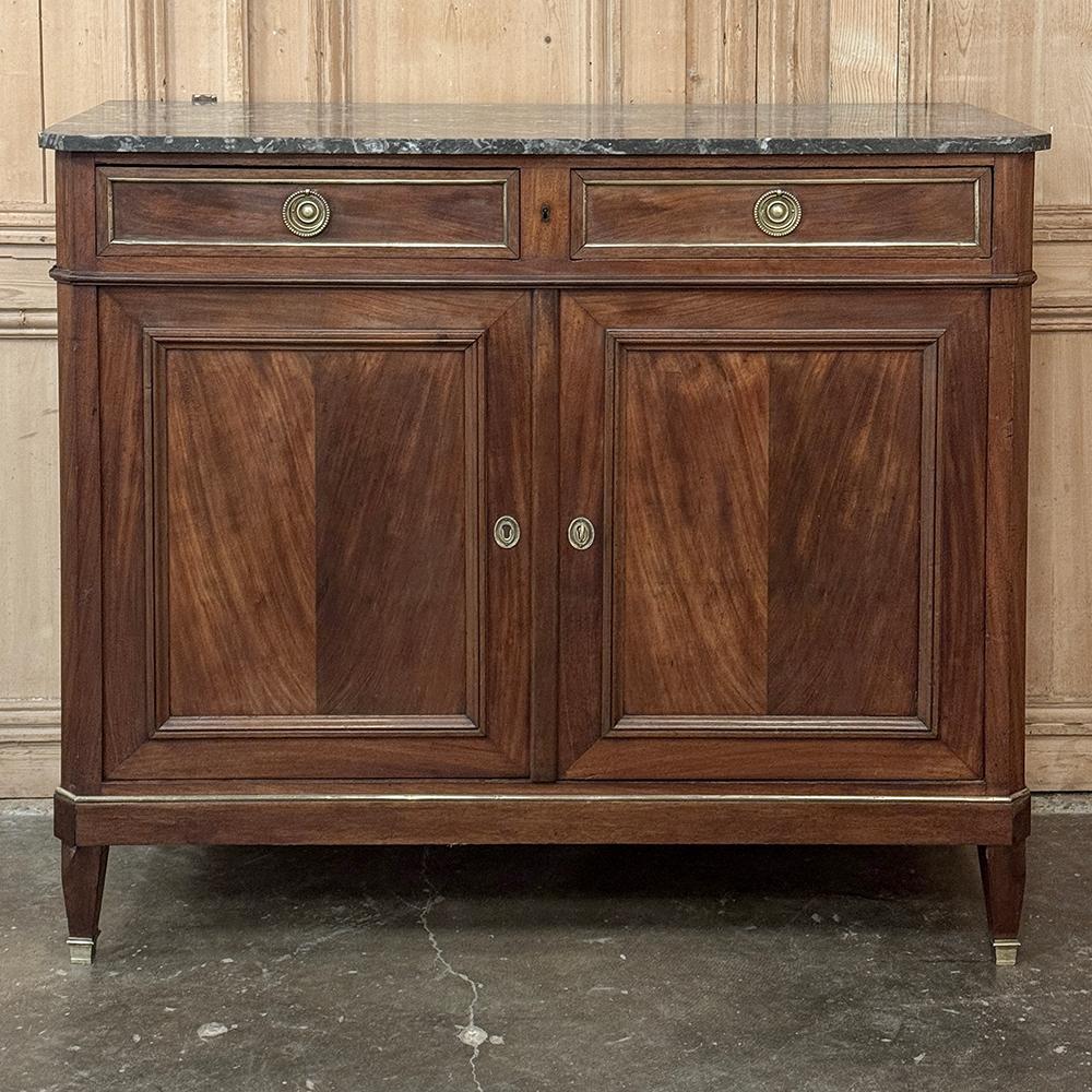 19th Century French Charles X Mahogany Marble Top Buffet Francés en venta