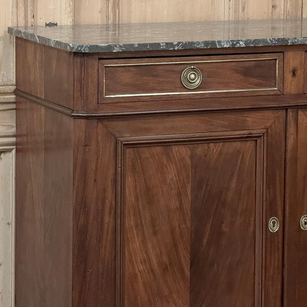 19th Century French Charles X Mahogany Marble Top Buffet Hecho a mano en venta