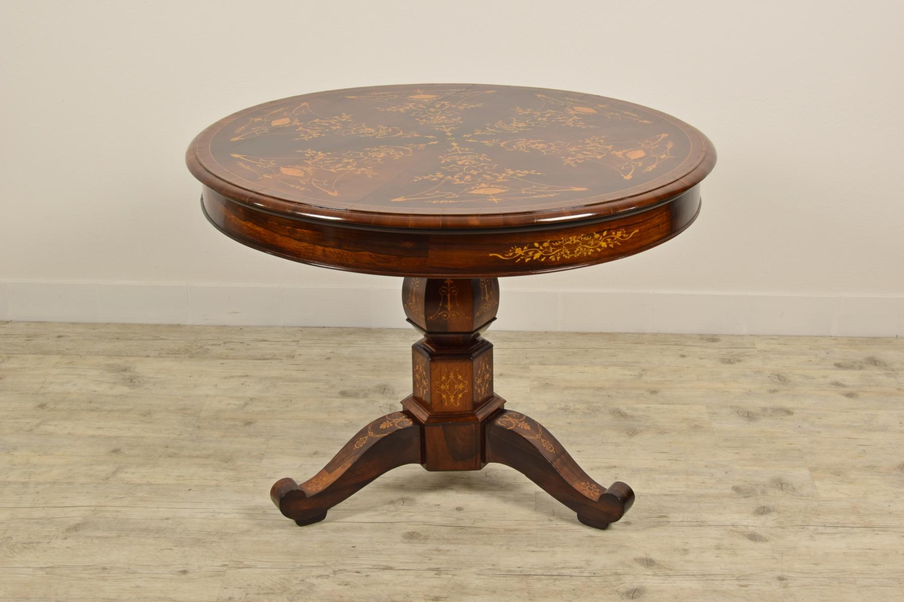 Hand-Carved 19th Century French Charles X Paved and Inlaid Centre Table with Round Top For Sale