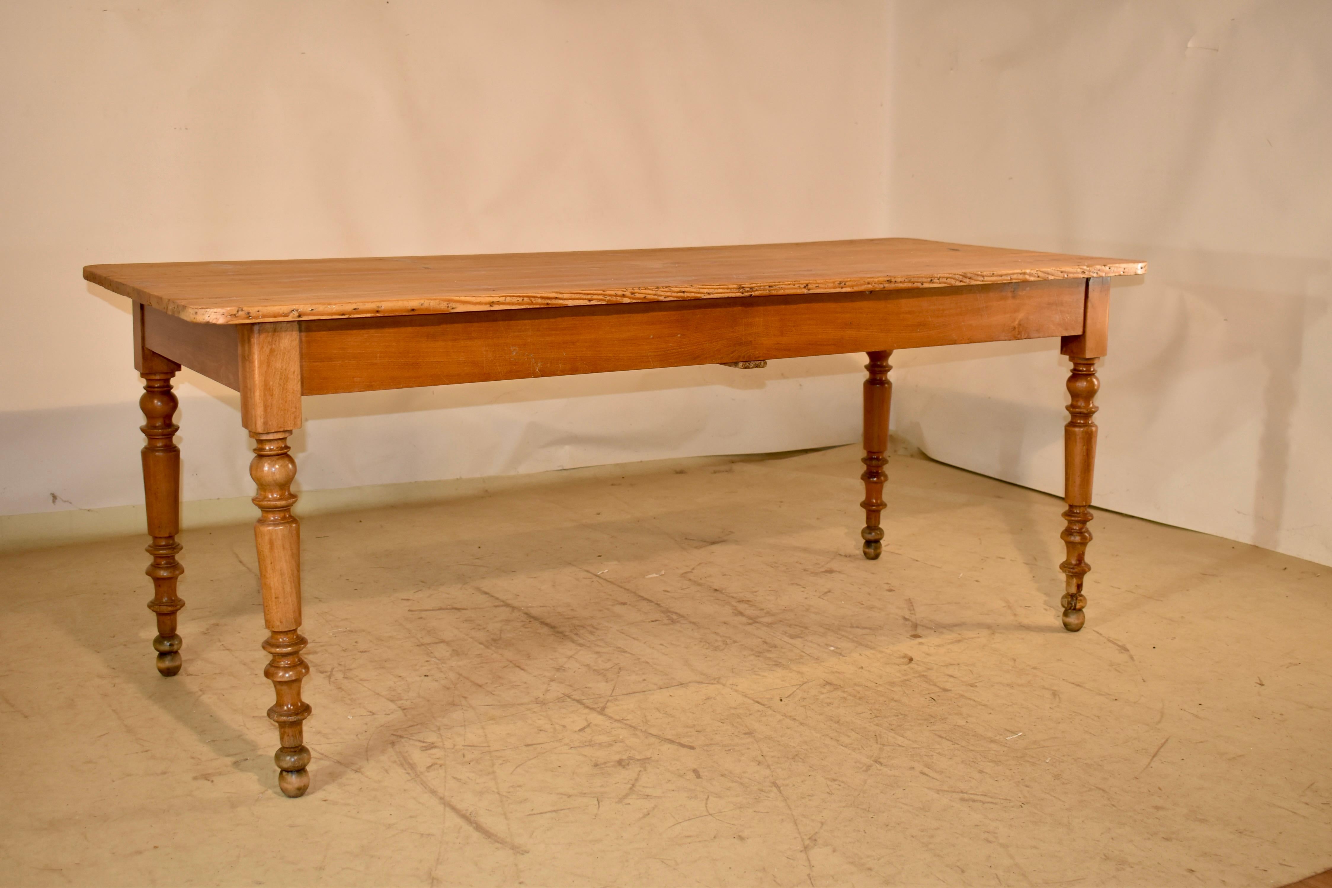 Mesa de granja francesa de cerezo y pino del siglo XIX en venta 6