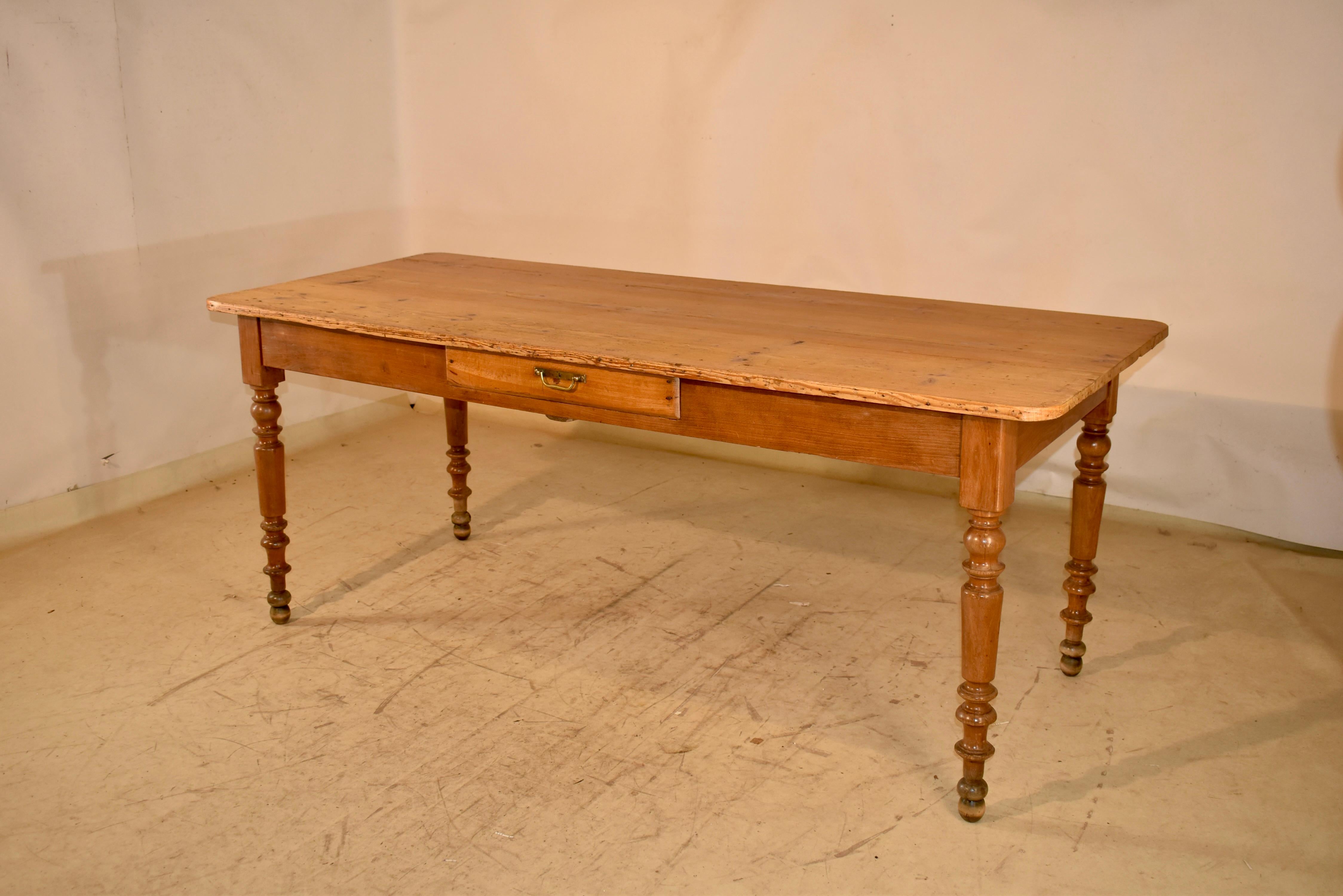 Mesa de granja francesa de cerezo y pino del siglo XIX en Bueno estado para la venta en High Point, NC