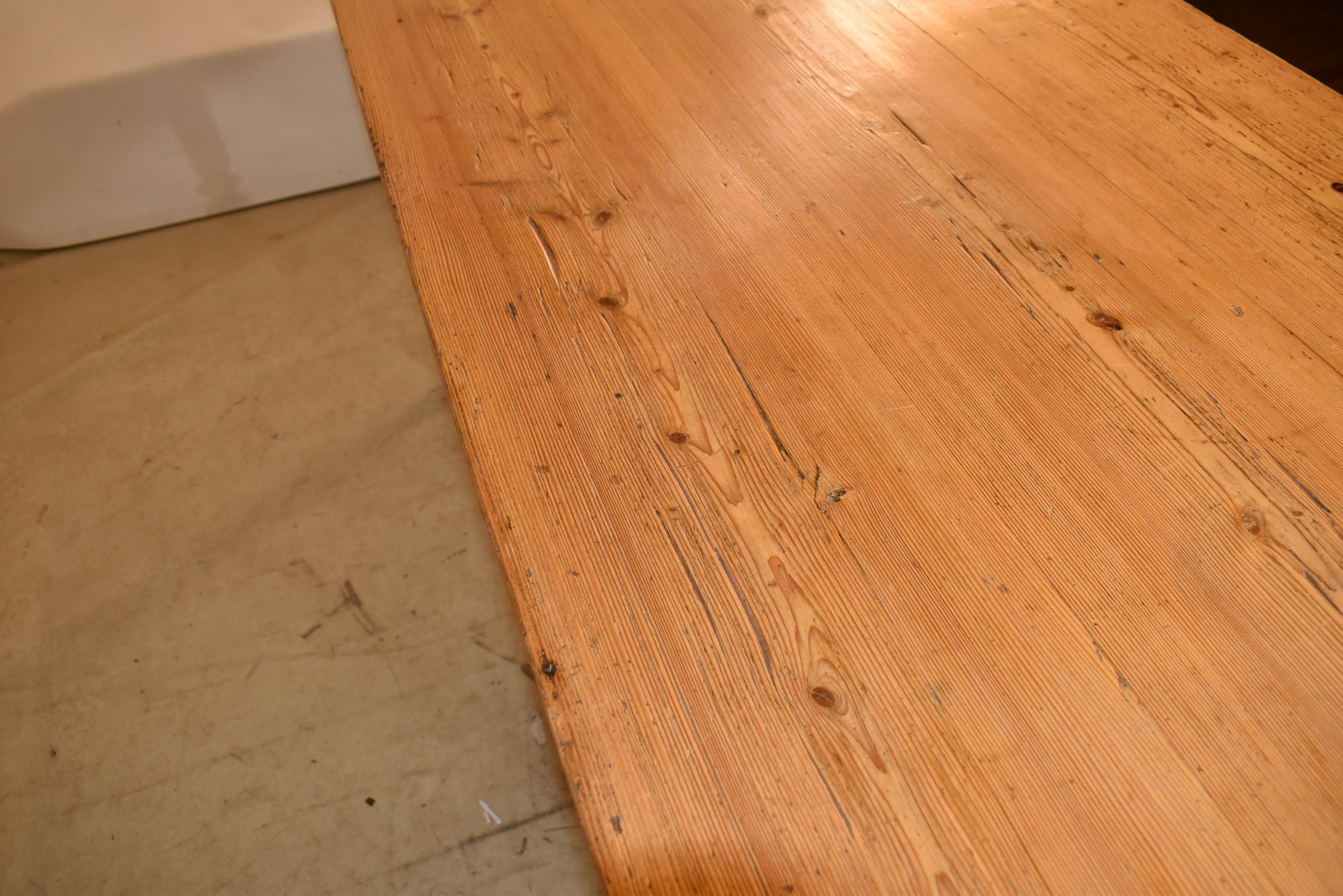 Mesa de granja francesa de cerezo y pino del siglo XIX en venta 2