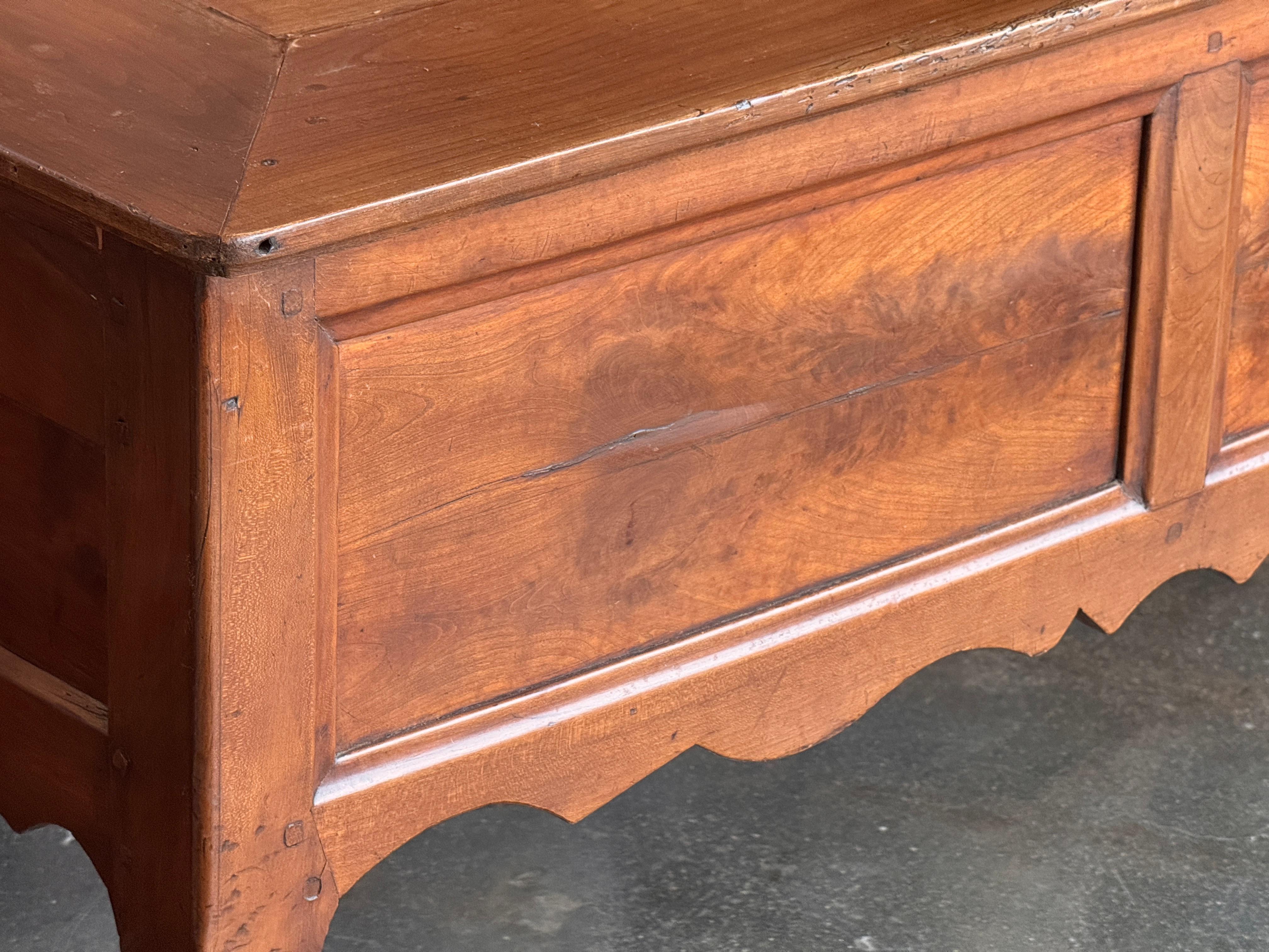 19th Century French Cherry Desk With Cabriole Legs in vendita 6