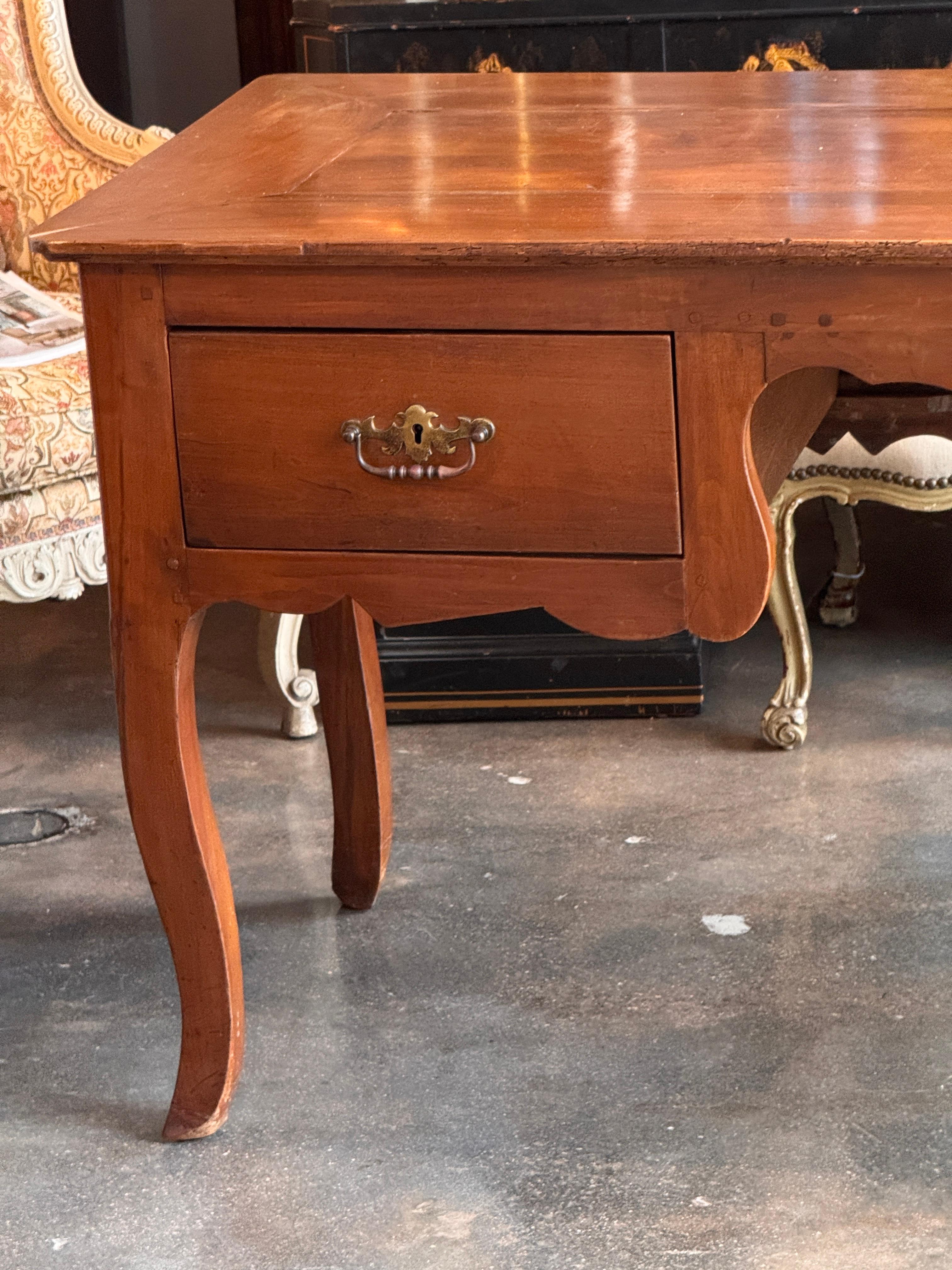 XIX secolo 19th Century French Cherry Desk With Cabriole Legs in vendita