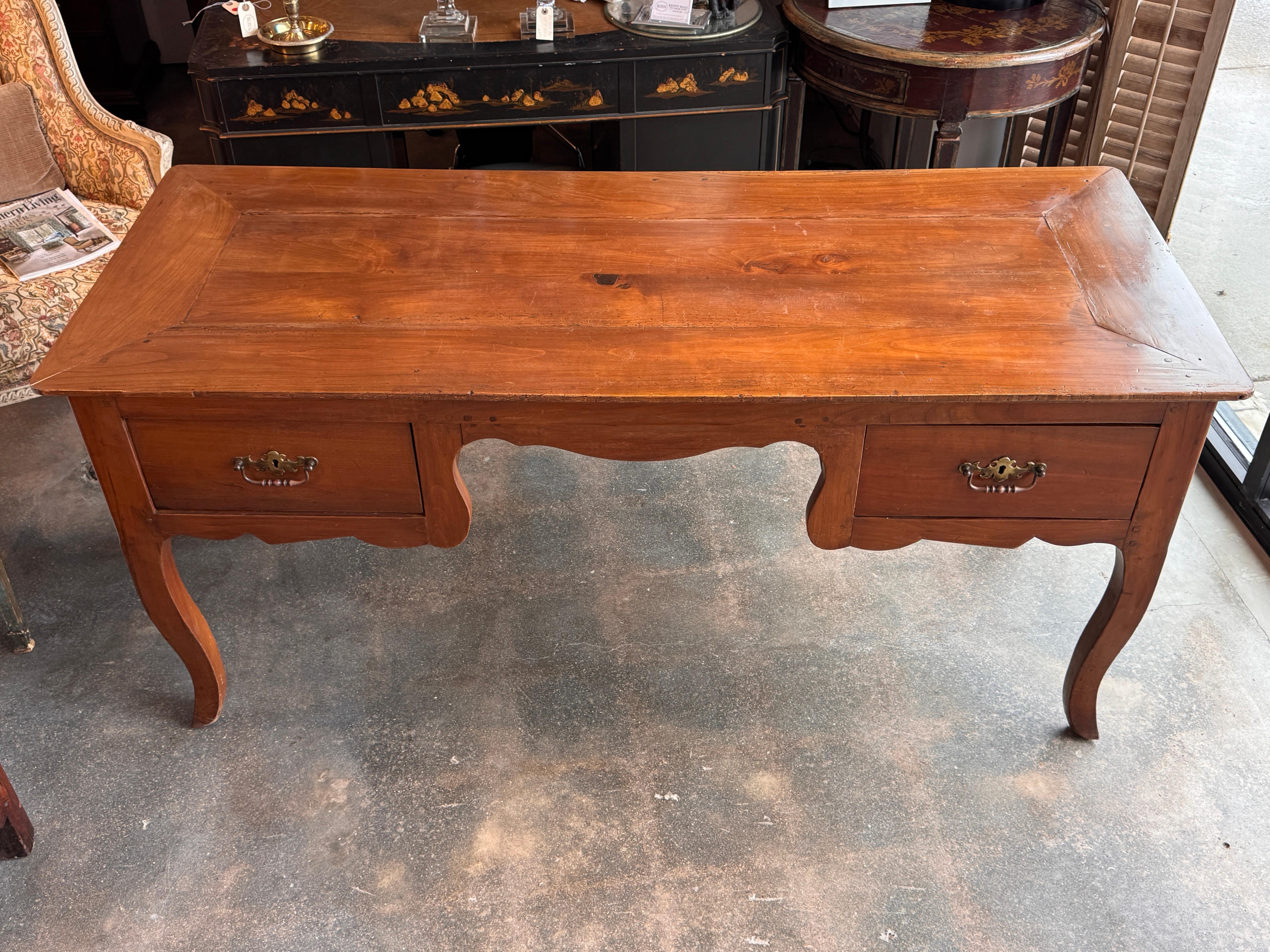 19th Century French Cherry Desk With Cabriole Legs in vendita 1