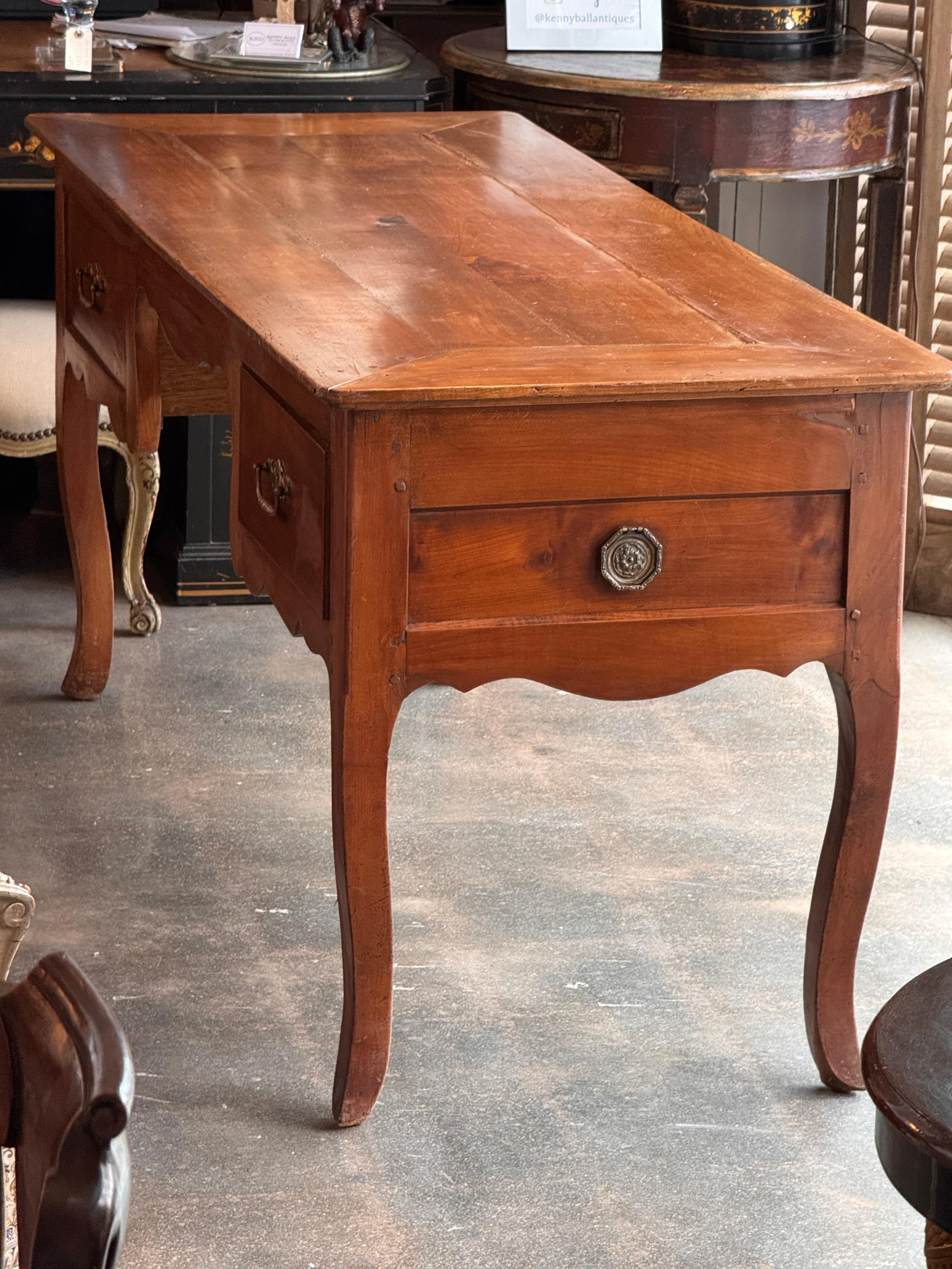 19th Century French Cherry Desk With Cabriole Legs in vendita 2