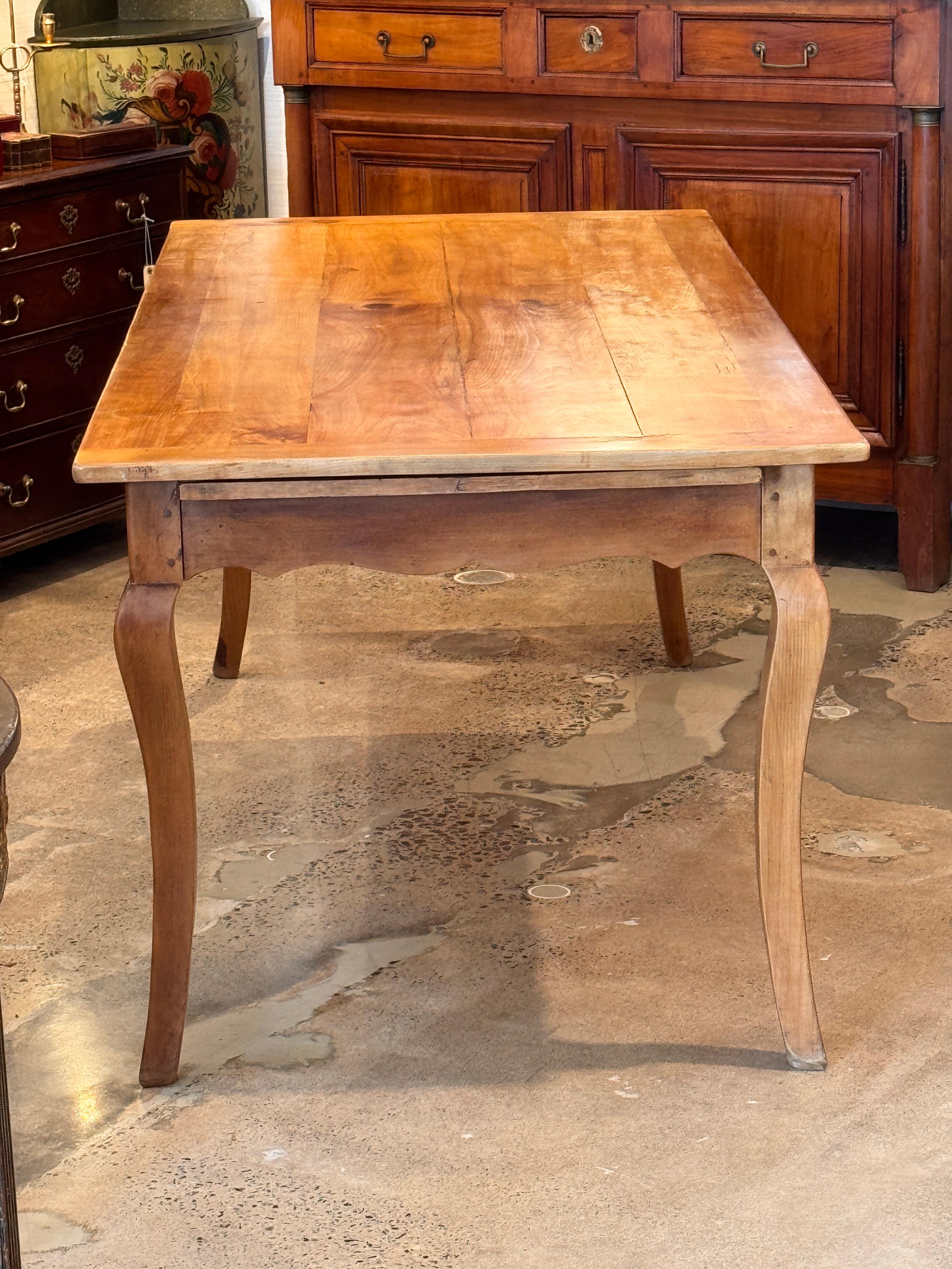 Table de ferme française du 19ème siècle en vente 4