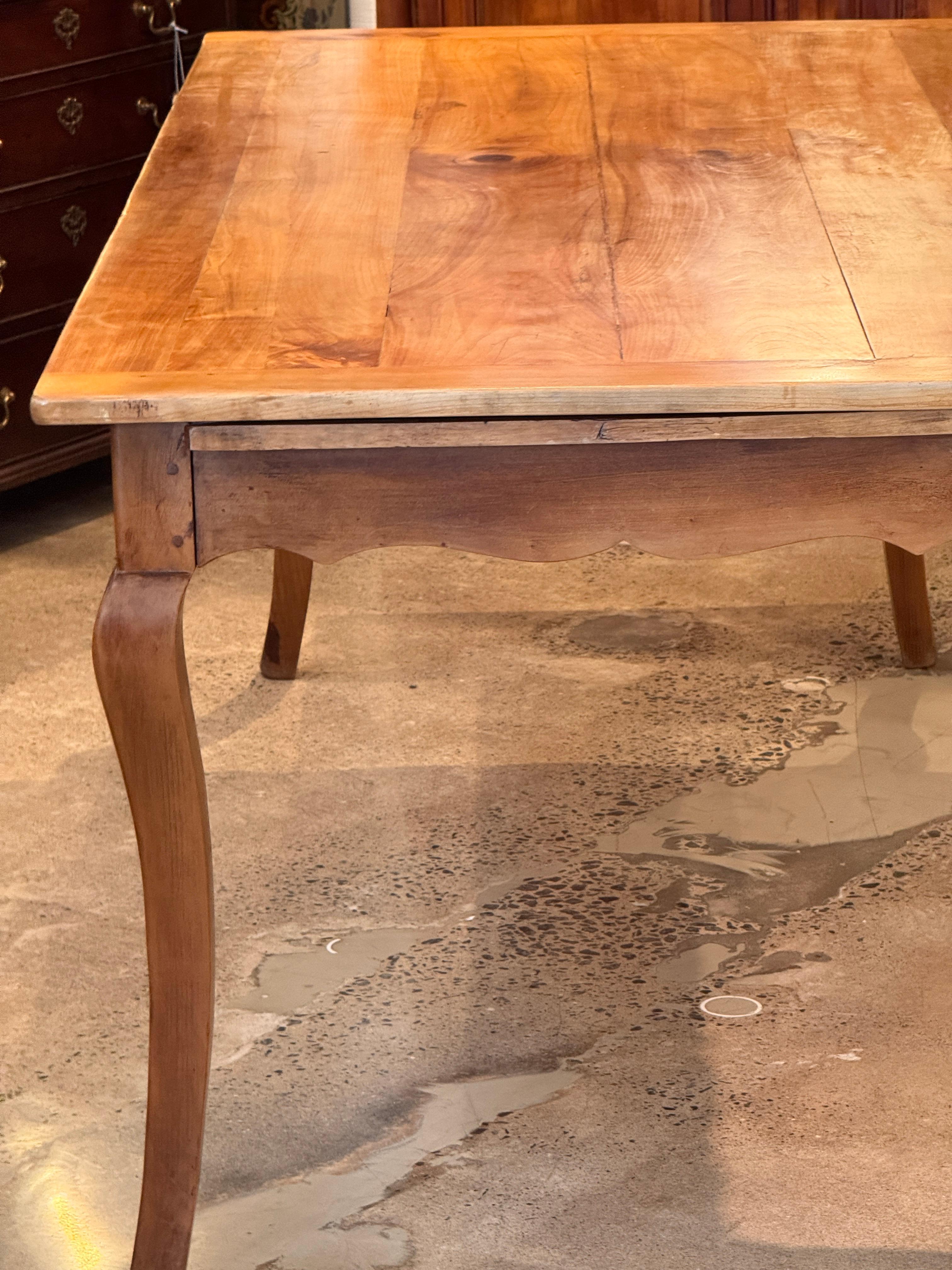 Table de ferme française du 19ème siècle en vente 5
