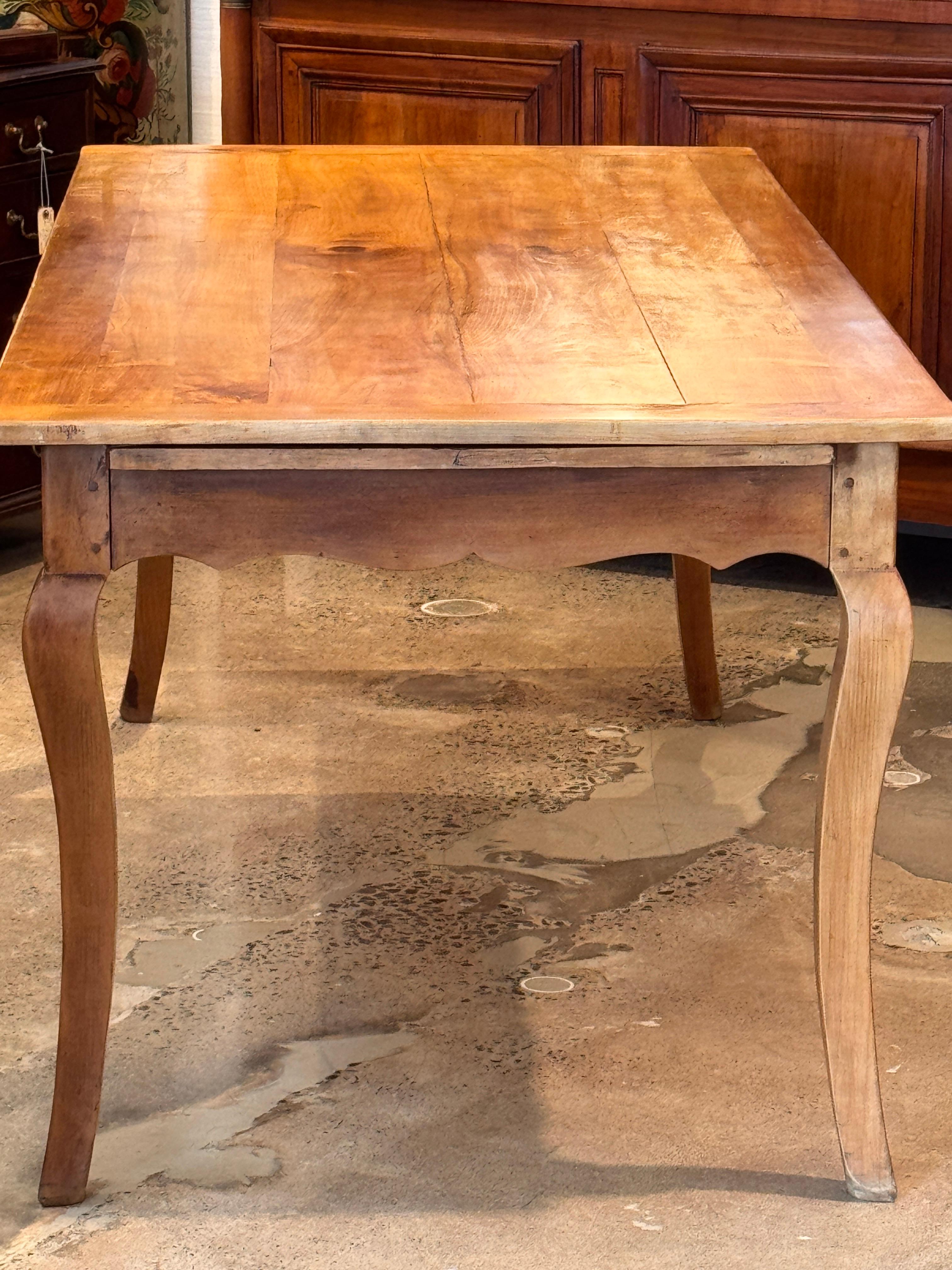 Table de ferme française du 19ème siècle en vente 3
