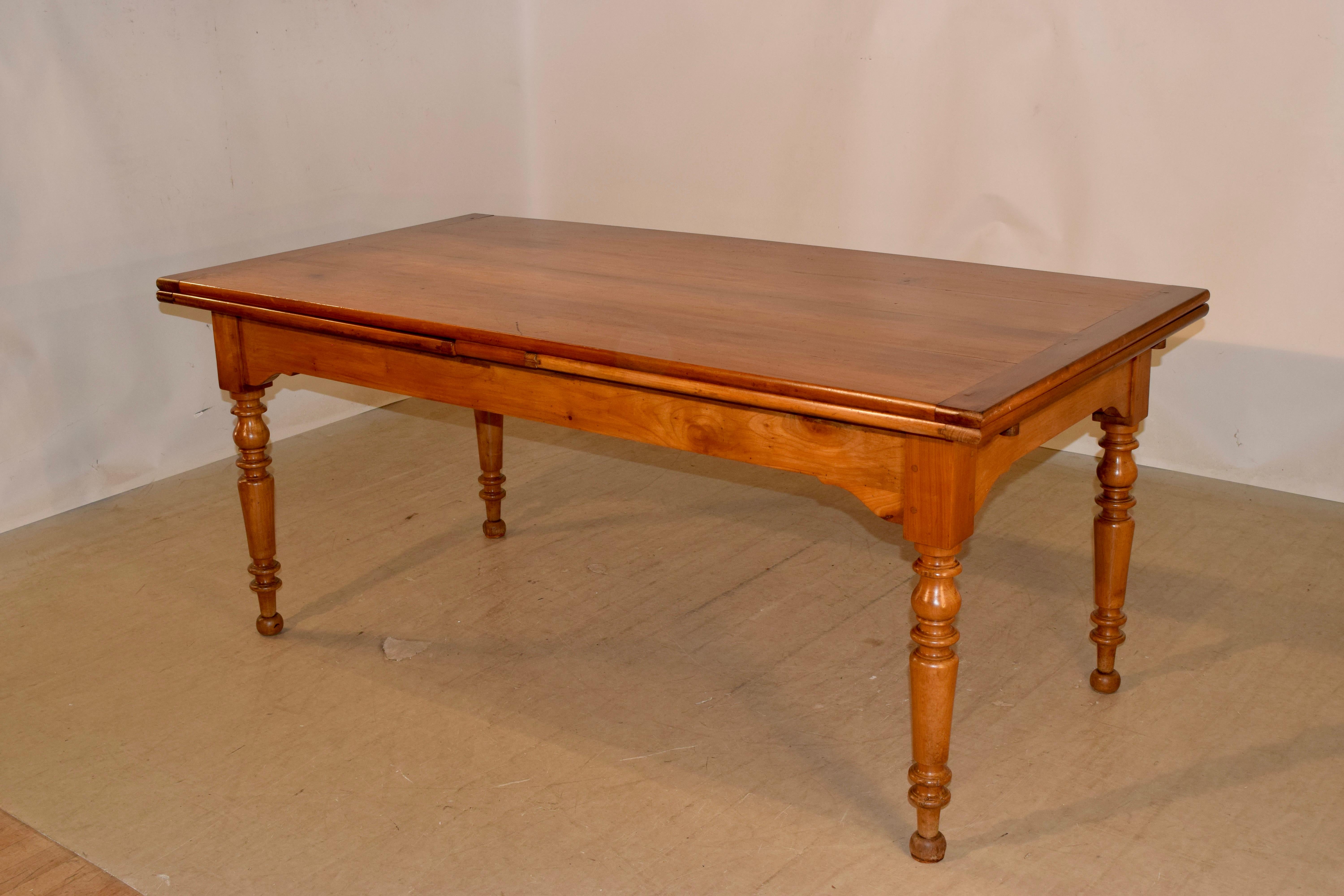 19th Century French Cherry Table with Draw-Leaves In Good Condition For Sale In High Point, NC