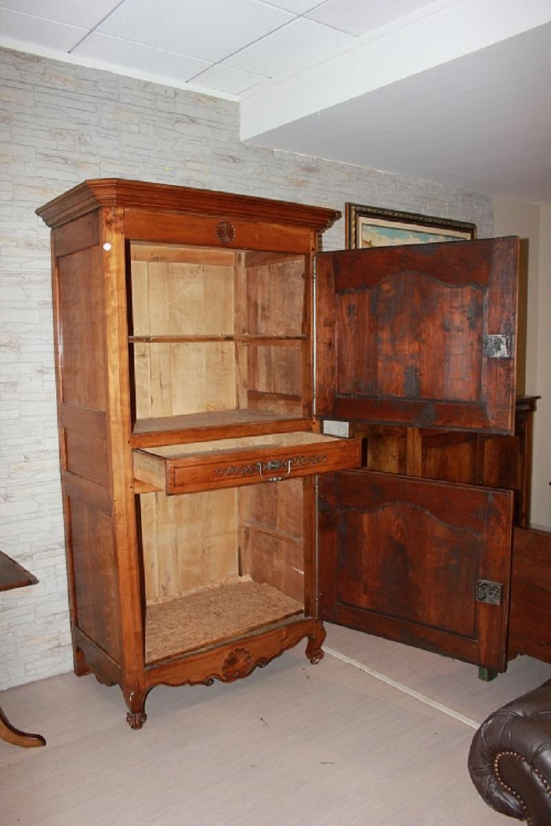 19th-Century French Cherry Wood Cupboard with 1 Drawer and 2 Doors For Sale 5