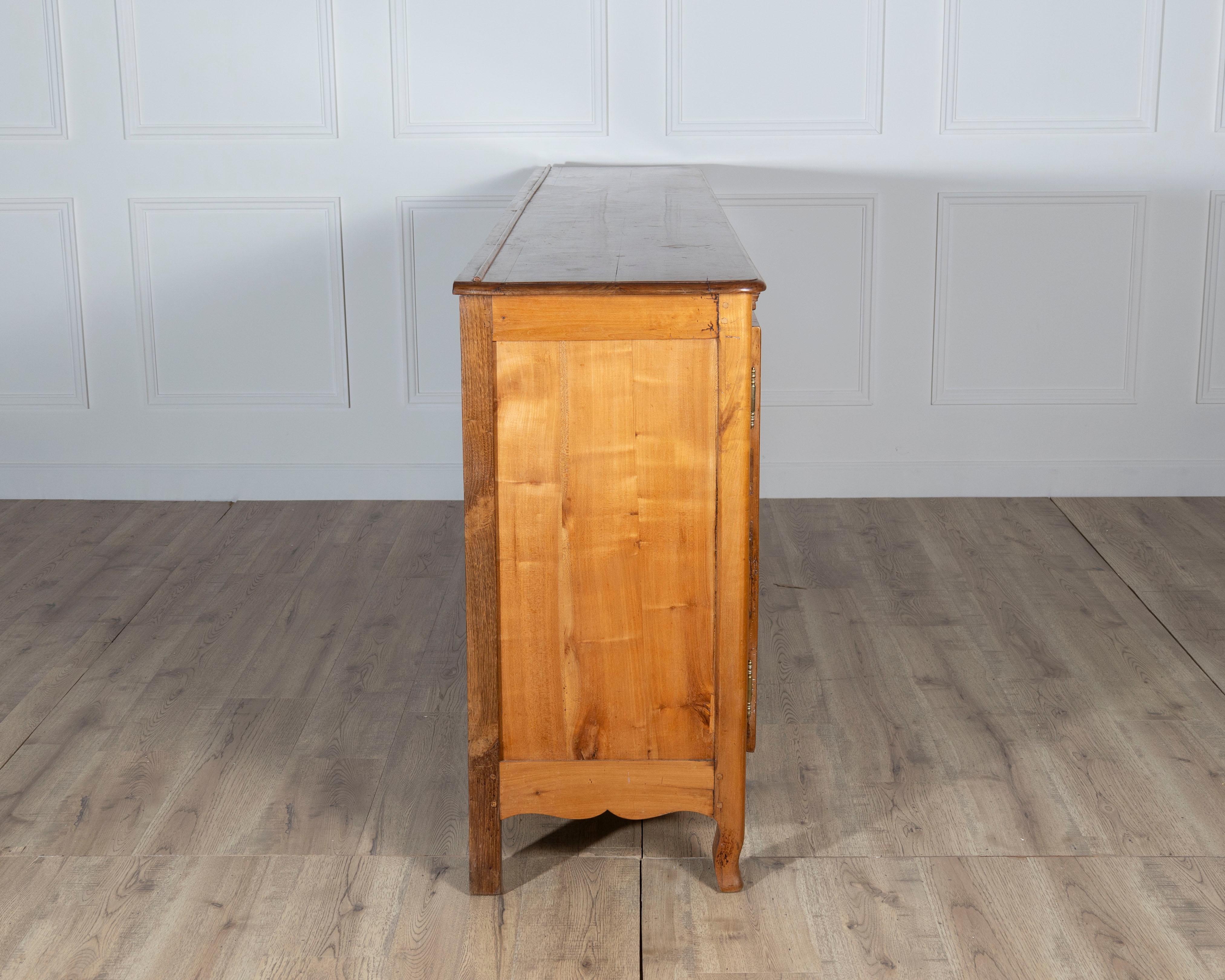 XX secolo Enfilade francese in legno di ciliegio del XIX secolo con quattro porte in vendita