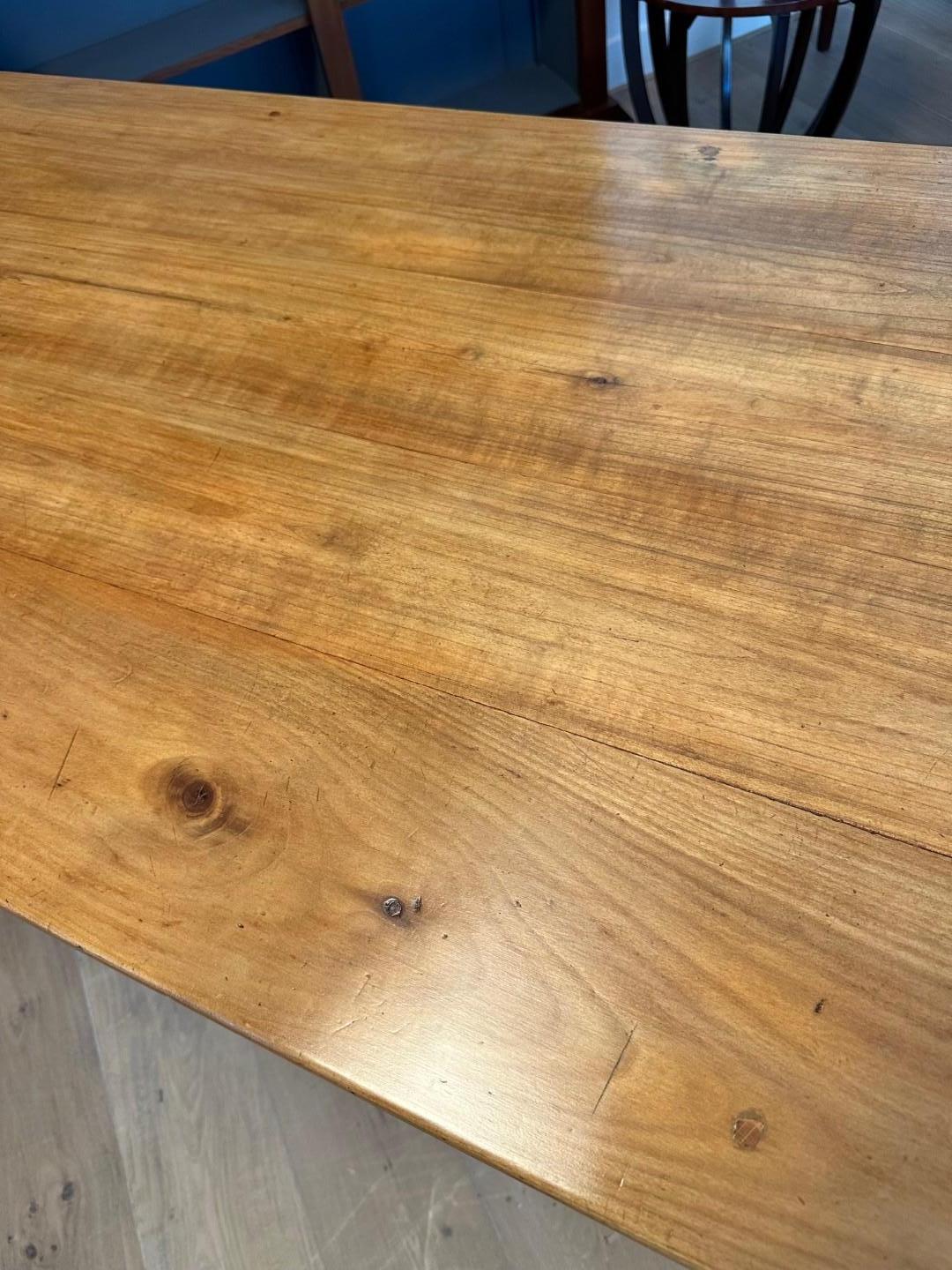 Mesa de granja francesa de madera de cerezo del siglo XIX en venta 6