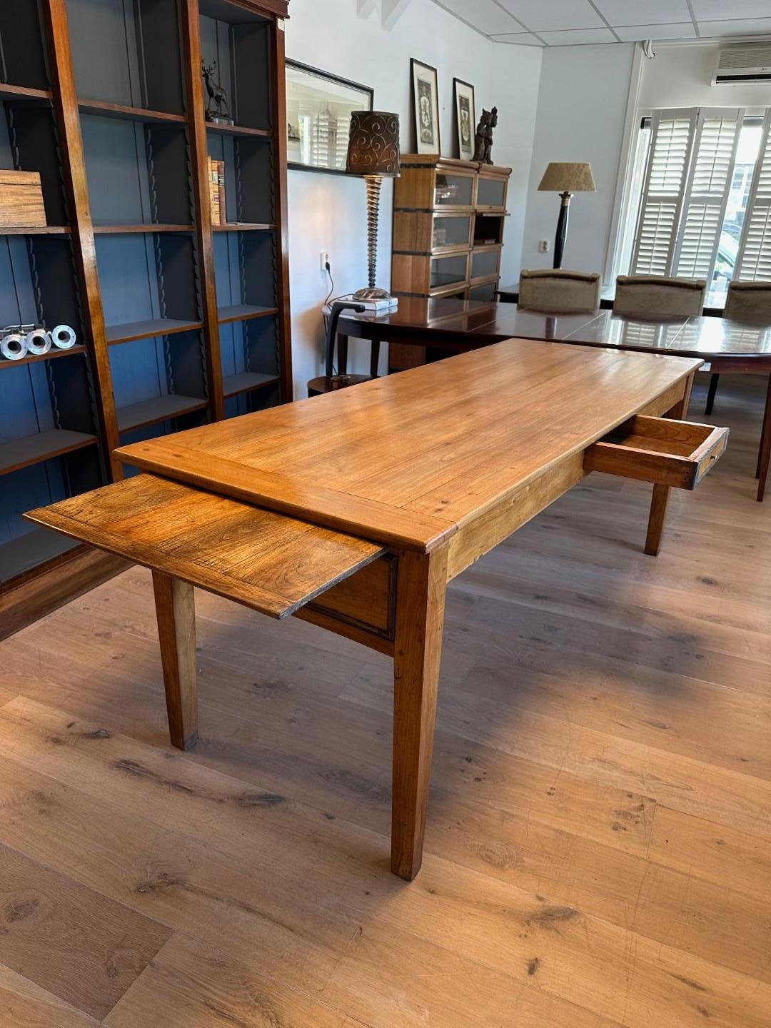 Mesa de granja francesa de madera de cerezo del siglo XIX en venta 11