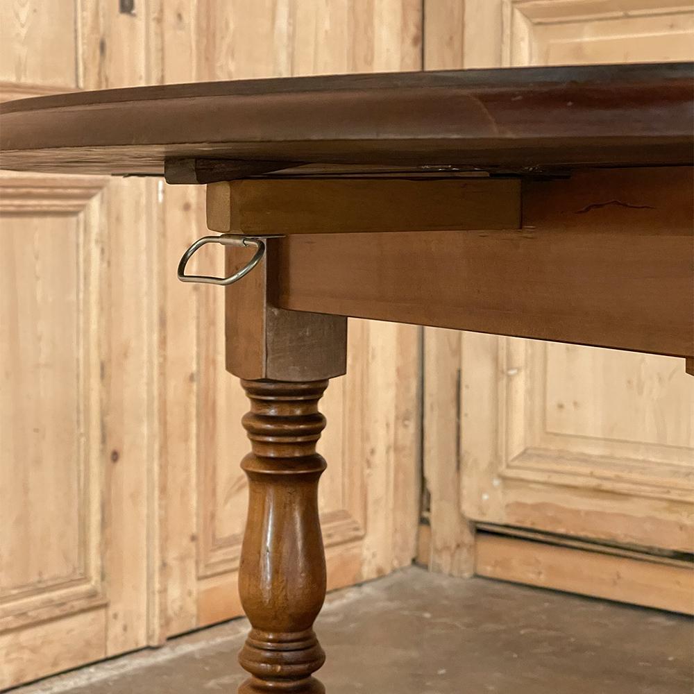 Table de salle à manger française du 19ème siècle en merisier à feuilles tombantes en vente 7